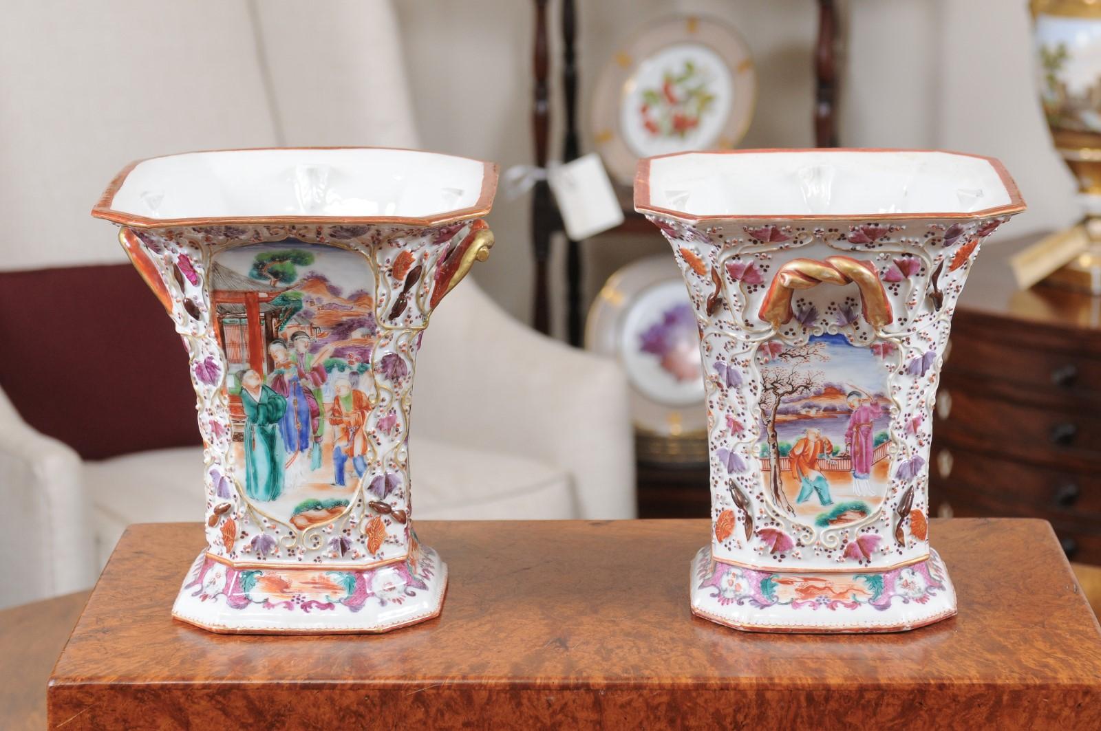 Pair of Chinese Export Bough Pots in the Mandarin Palette, 19th Century For Sale 5