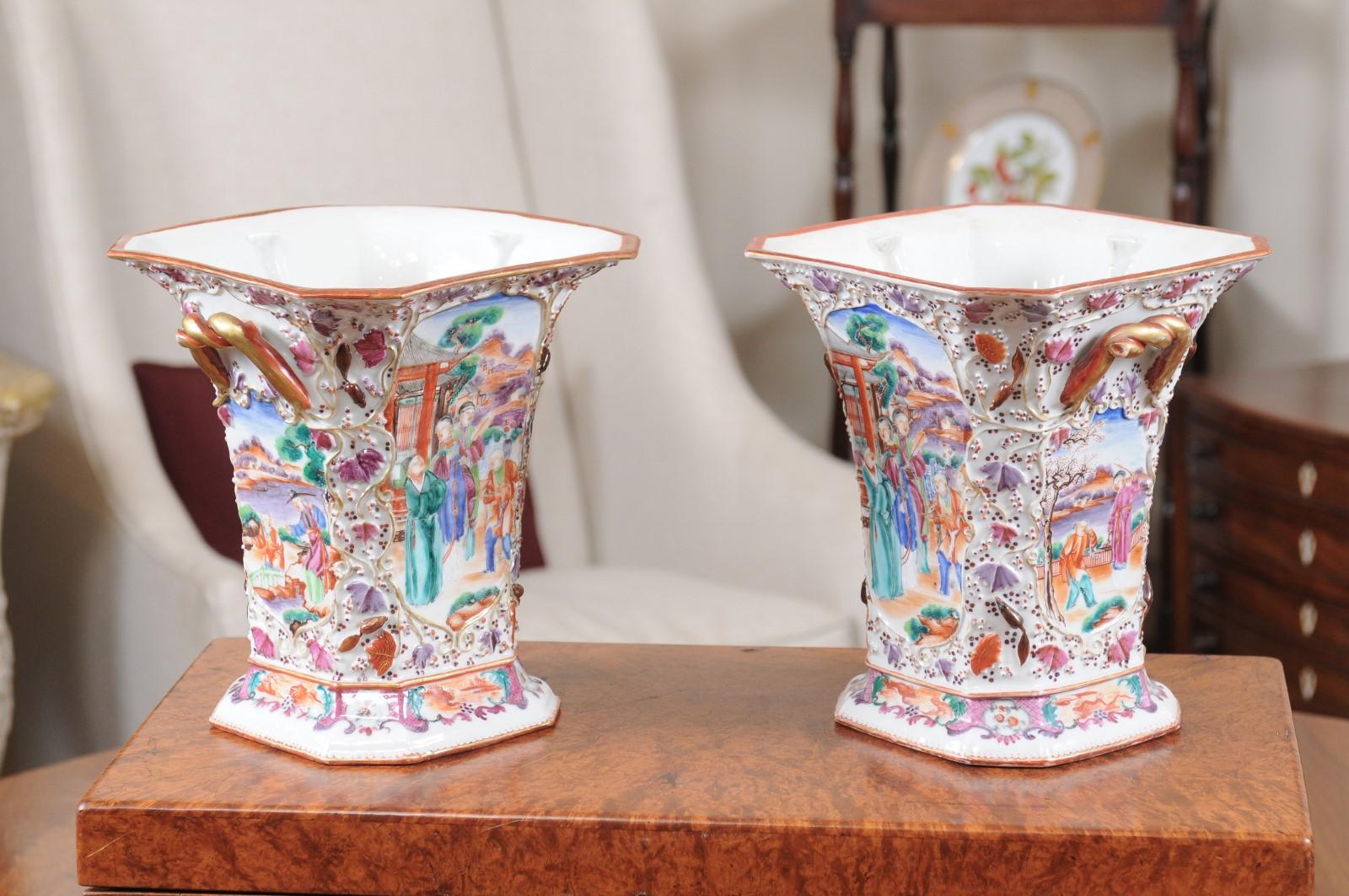 Pair of Chinese Export Bough Pots in the Mandarin Palette, 19th Century For Sale 6