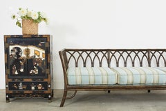 Paire d'armoires laquées d'exportation chinoise de style Coromandel