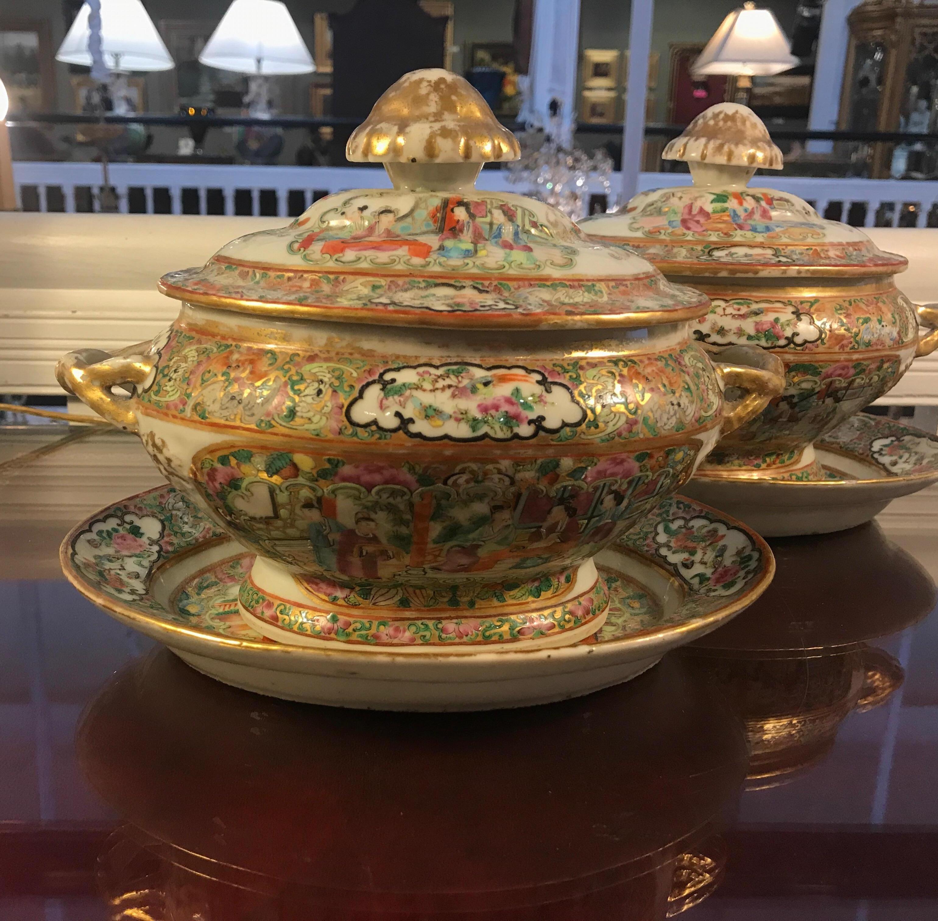 Pair of Chinese Export Covered Sauce Tureen with Underplates In Good Condition In Lambertville, NJ