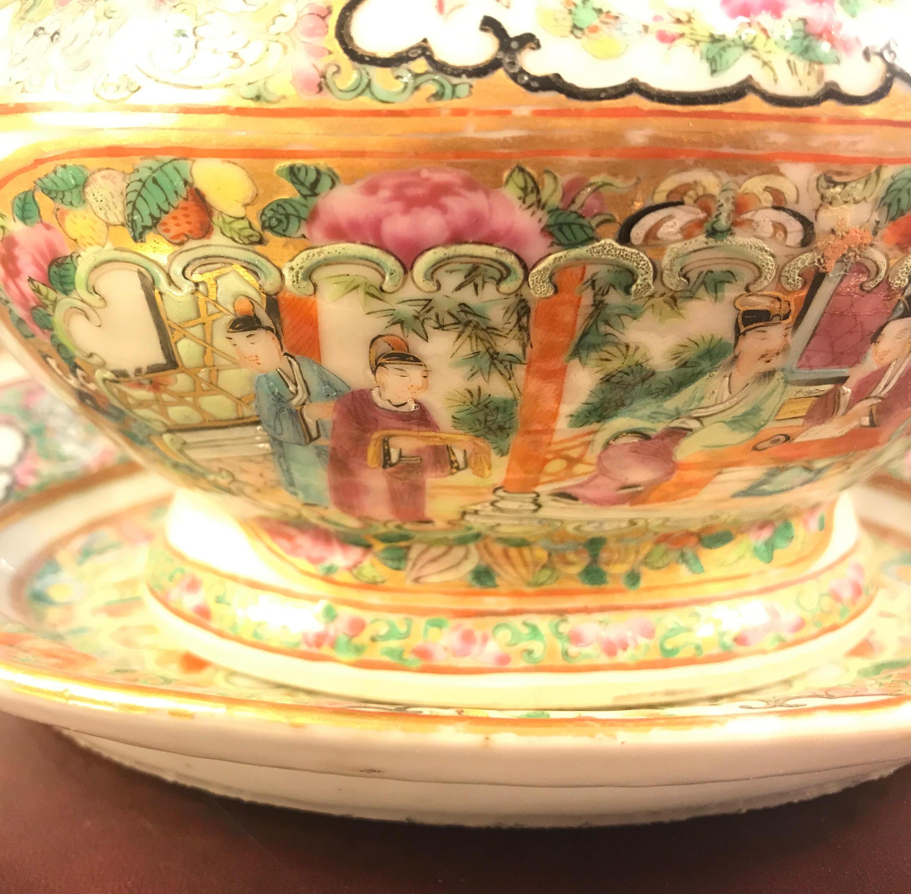 Pair of Chinese Export Covered Sauce Tureen with Underplates 1