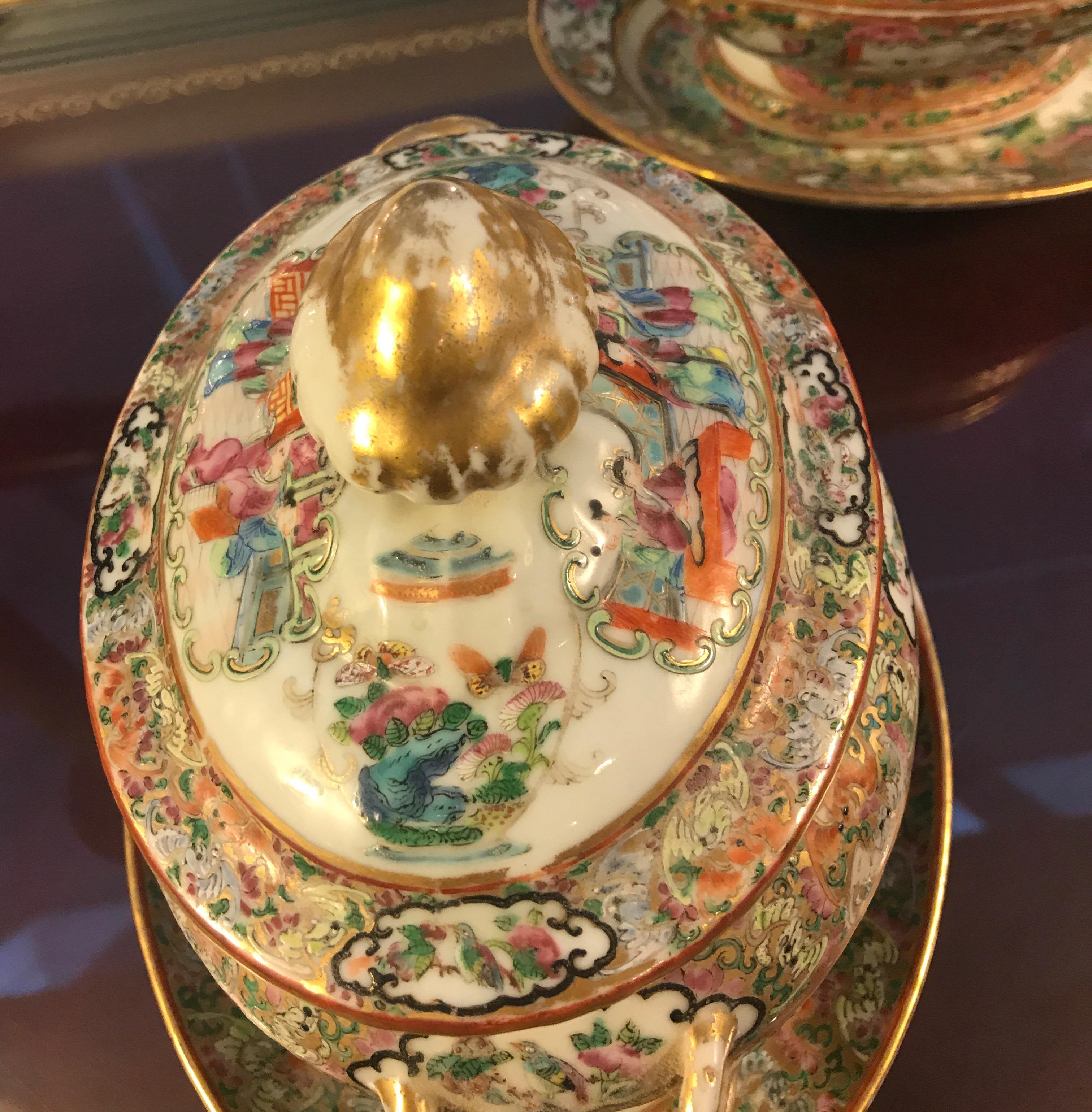 Pair of Chinese Export Covered Sauce Tureen with Underplates 3