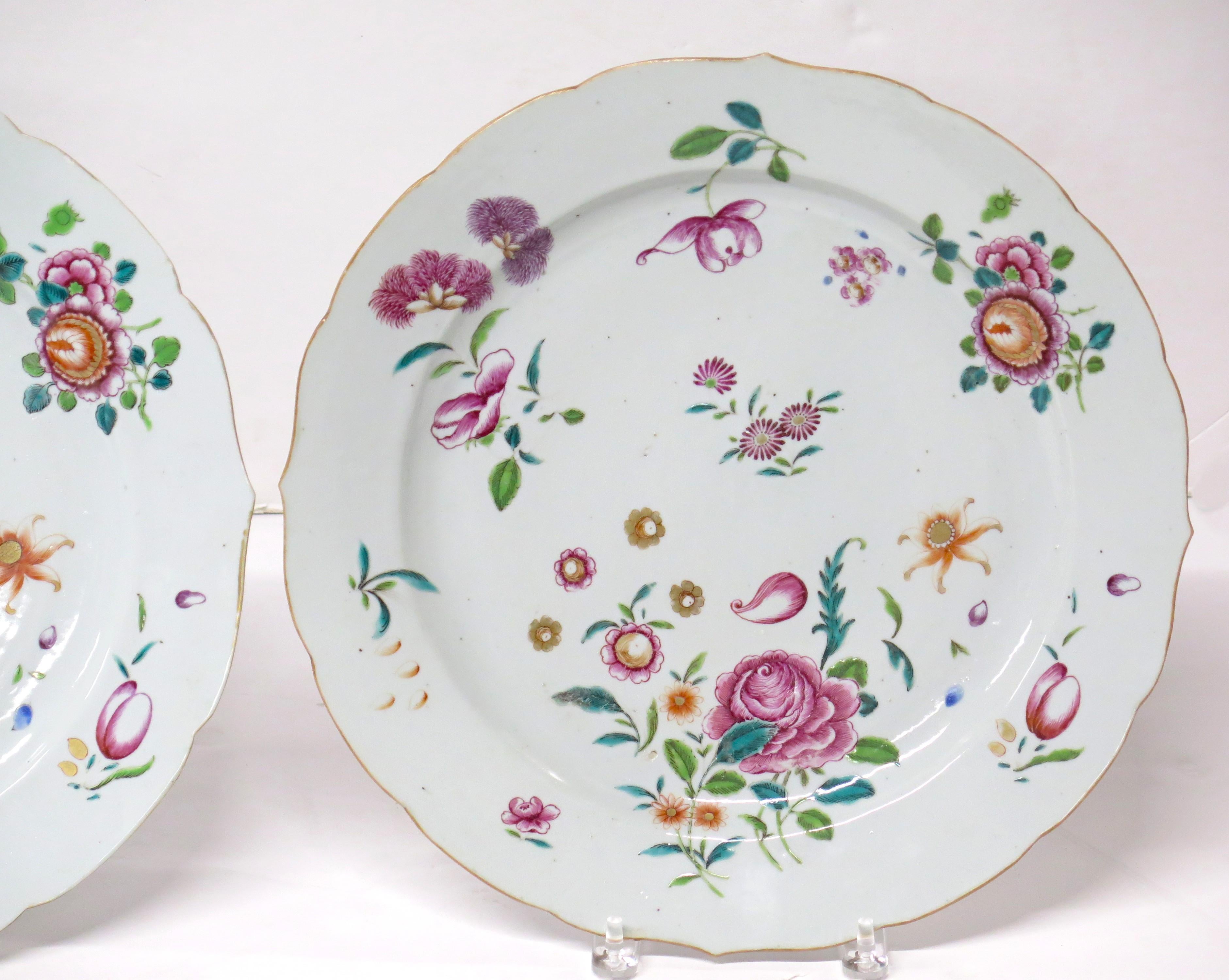 Hand-Painted Pair of Chinese Export Famille Rose 