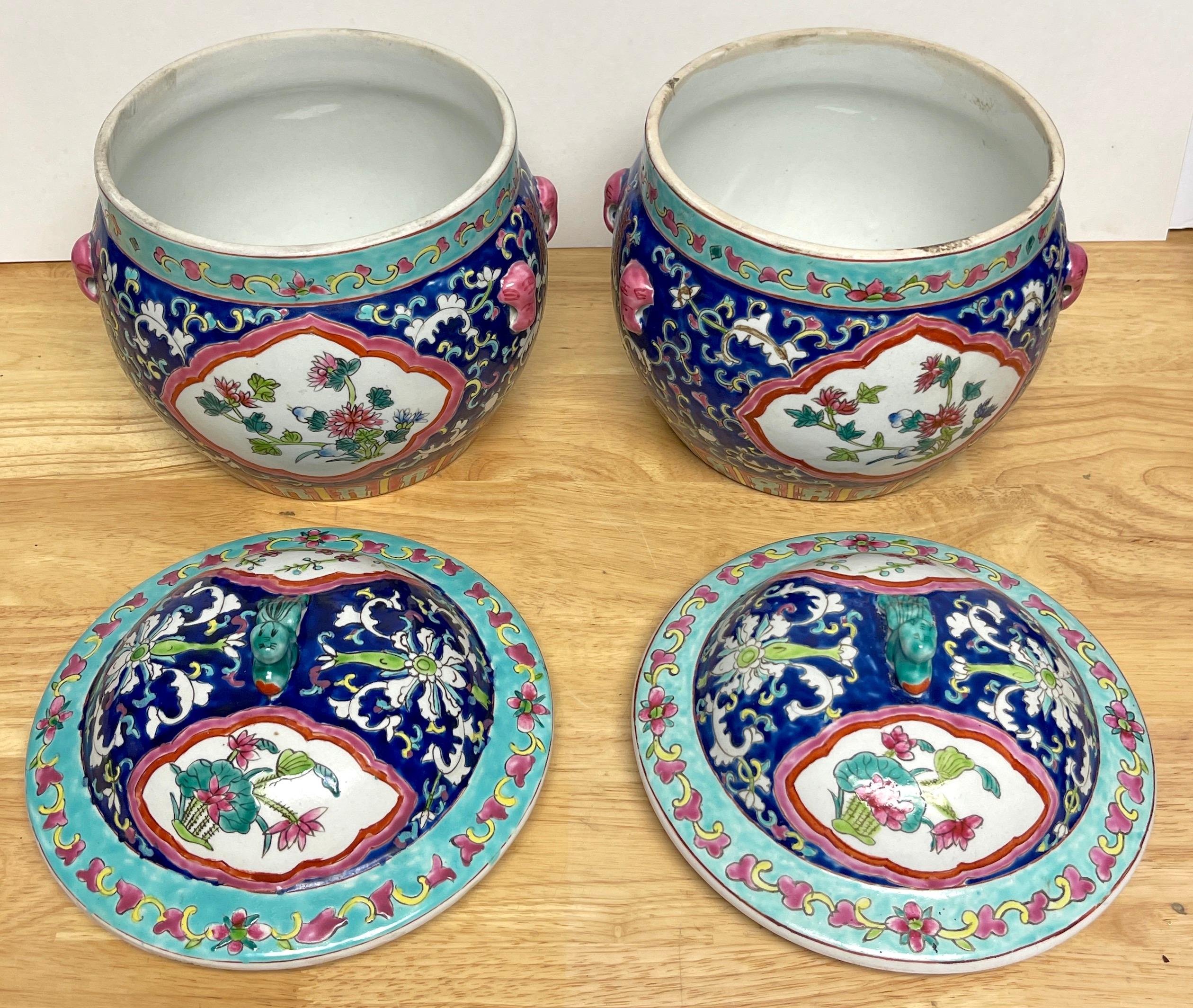 Pair of Chinese Export Famille-Rose Enameled Covered Urns & Stands  For Sale 8