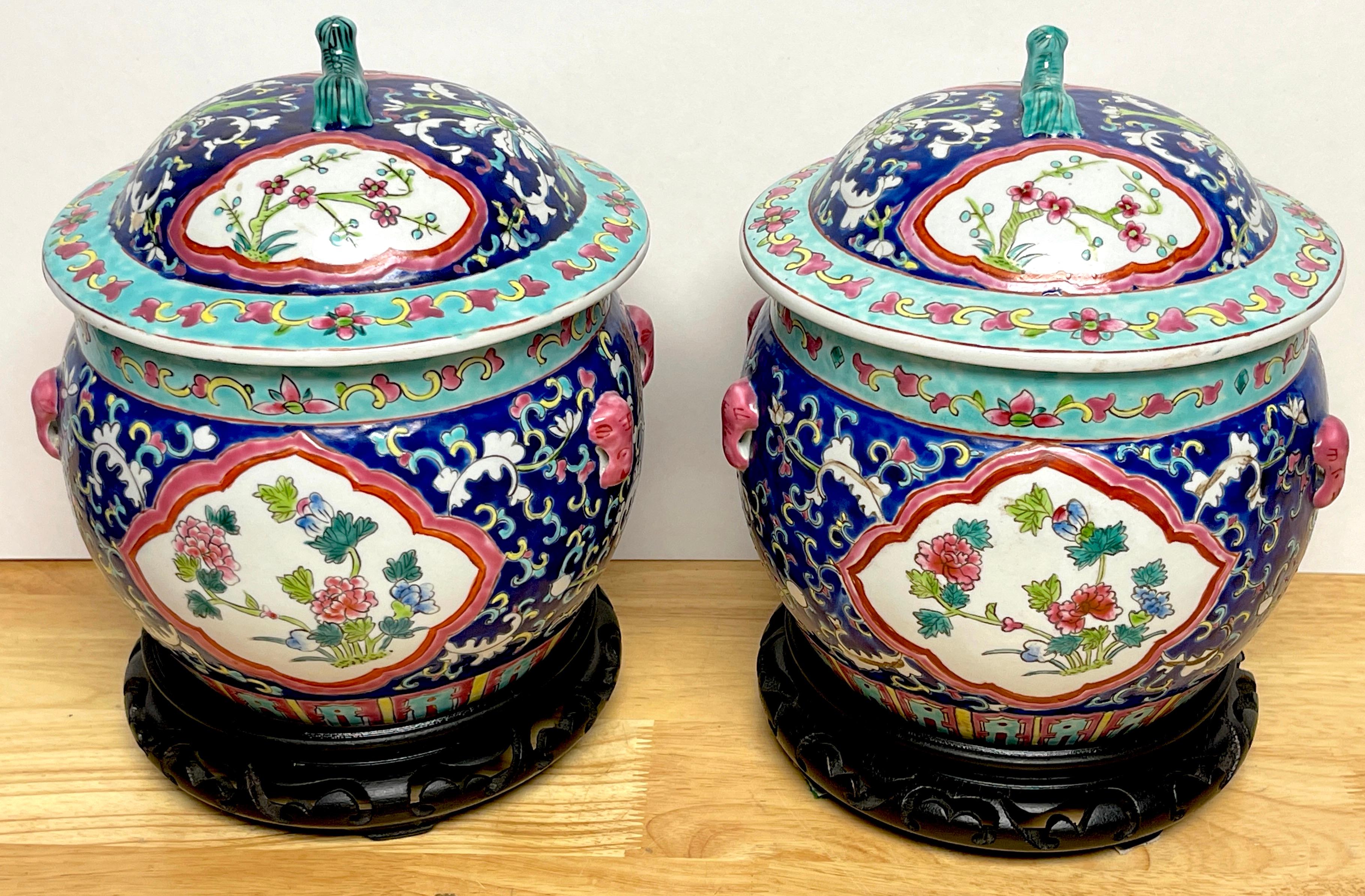 20th Century Pair of Chinese Export Famille-Rose Enameled Covered Urns & Stands  For Sale