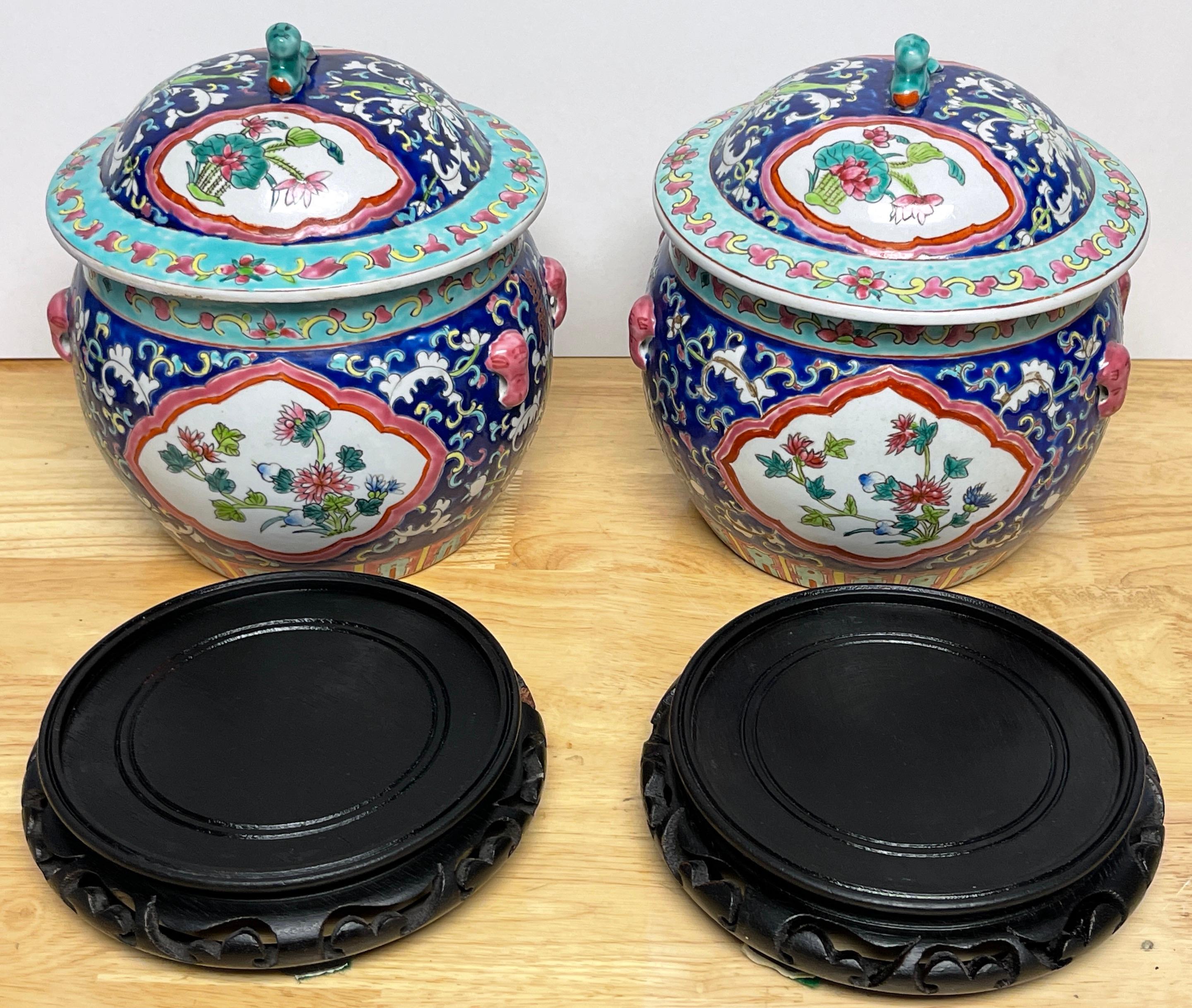 Pair of Chinese Export Famille-Rose Enameled Covered Urns & Stands  For Sale 1