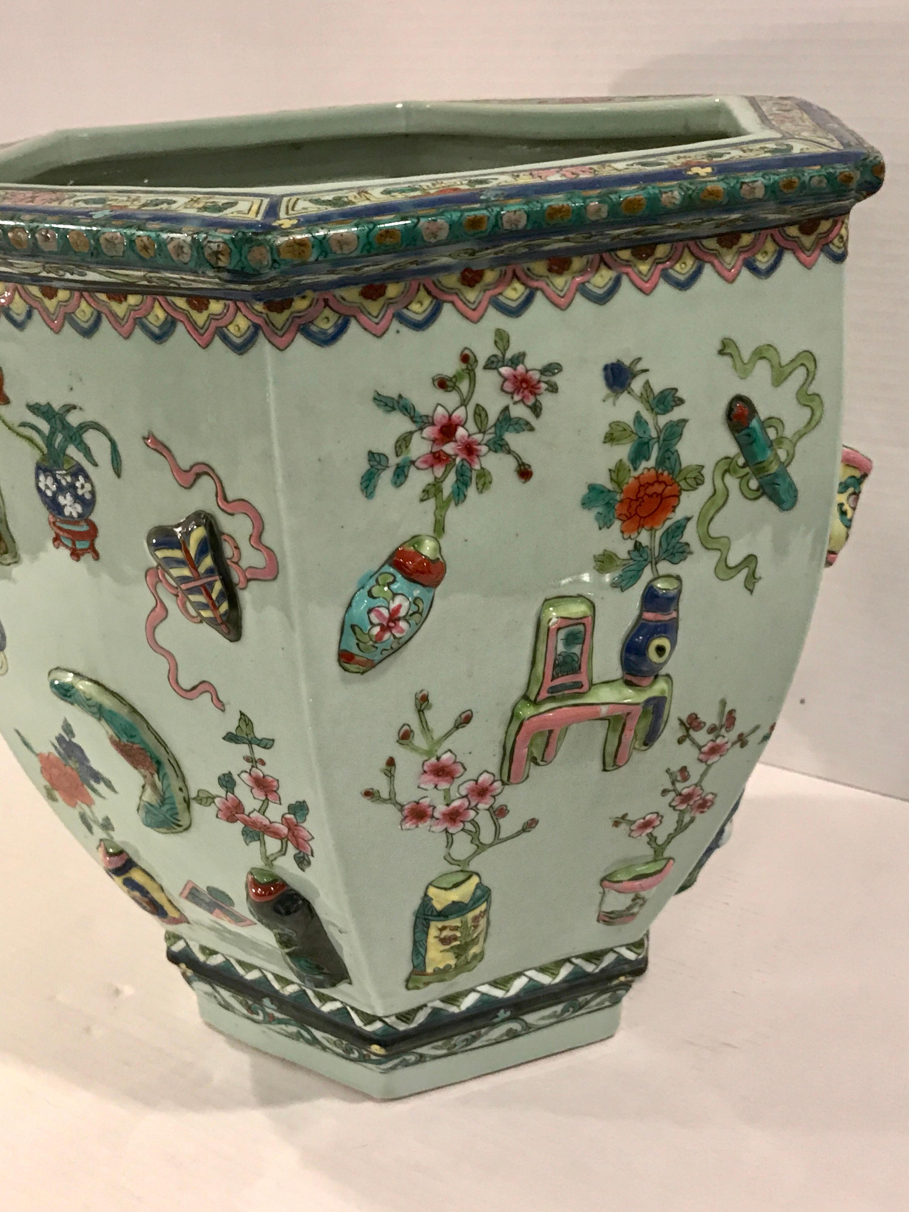 Hand-Painted Pair of Chinese Export Famille Verte Hundred Antiques Hexagonal Jardinières For Sale
