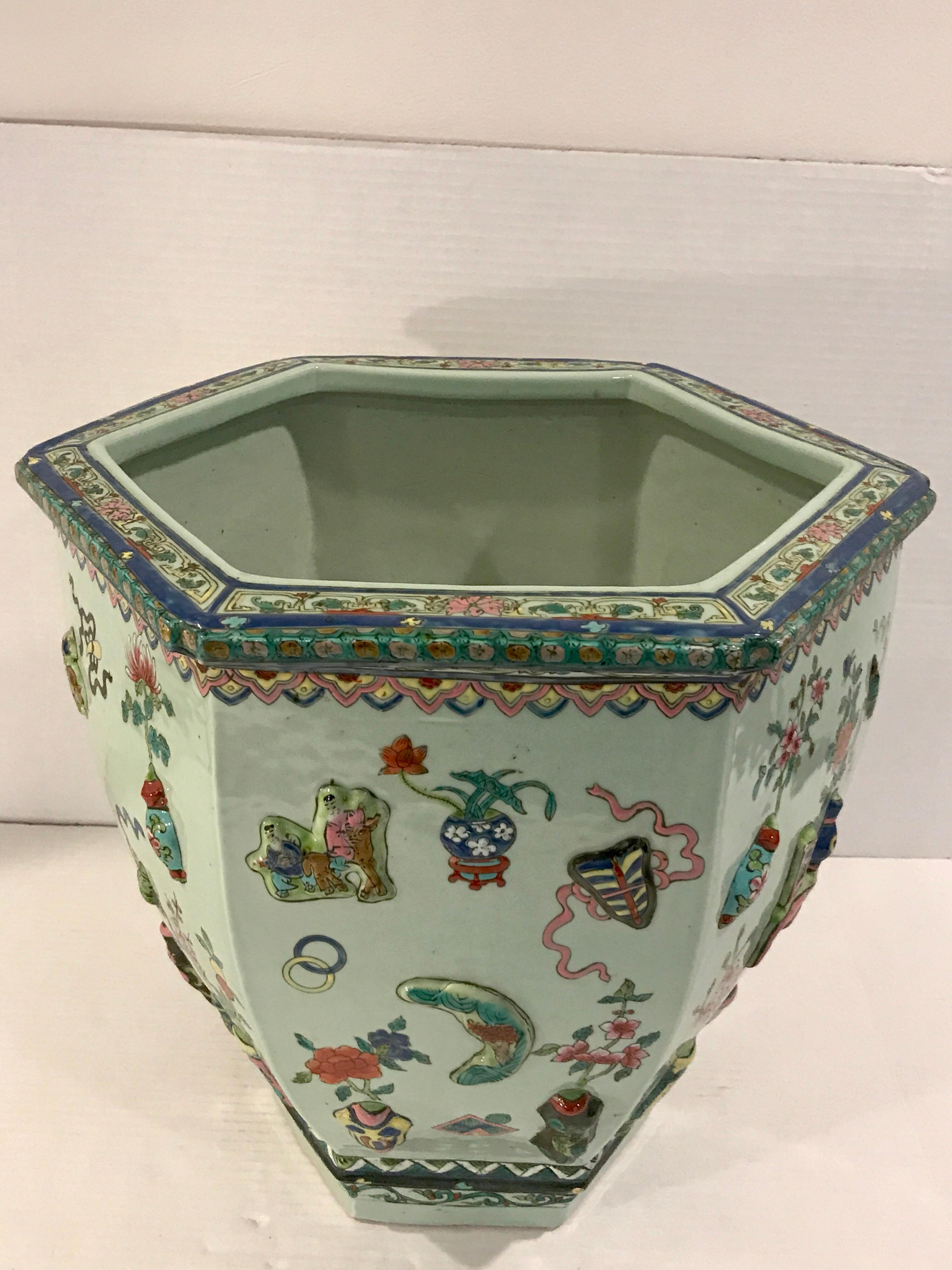 Porcelain Pair of Chinese Export Famille Verte Hundred Antiques Hexagonal Jardinières For Sale