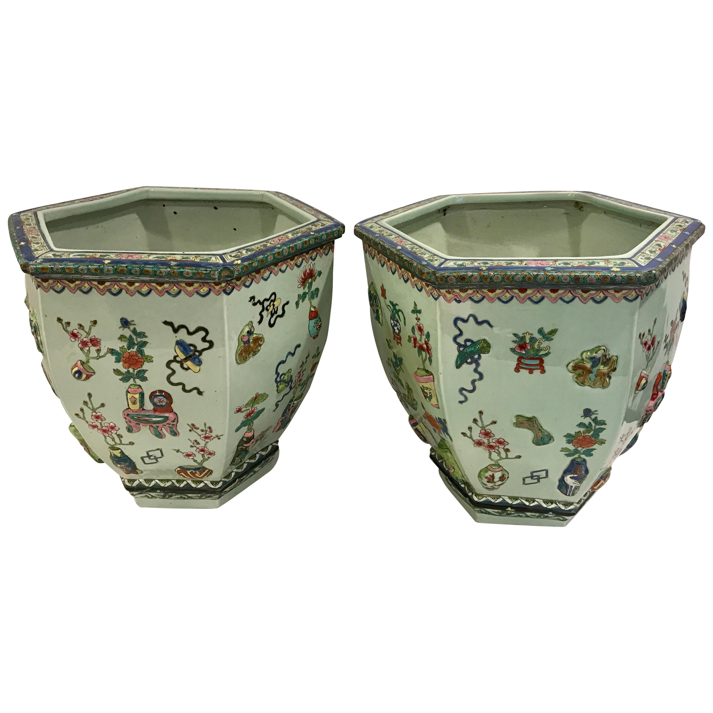 Pair of Chinese Export Famille Verte Hundred Antiques Hexagonal Jardinières For Sale