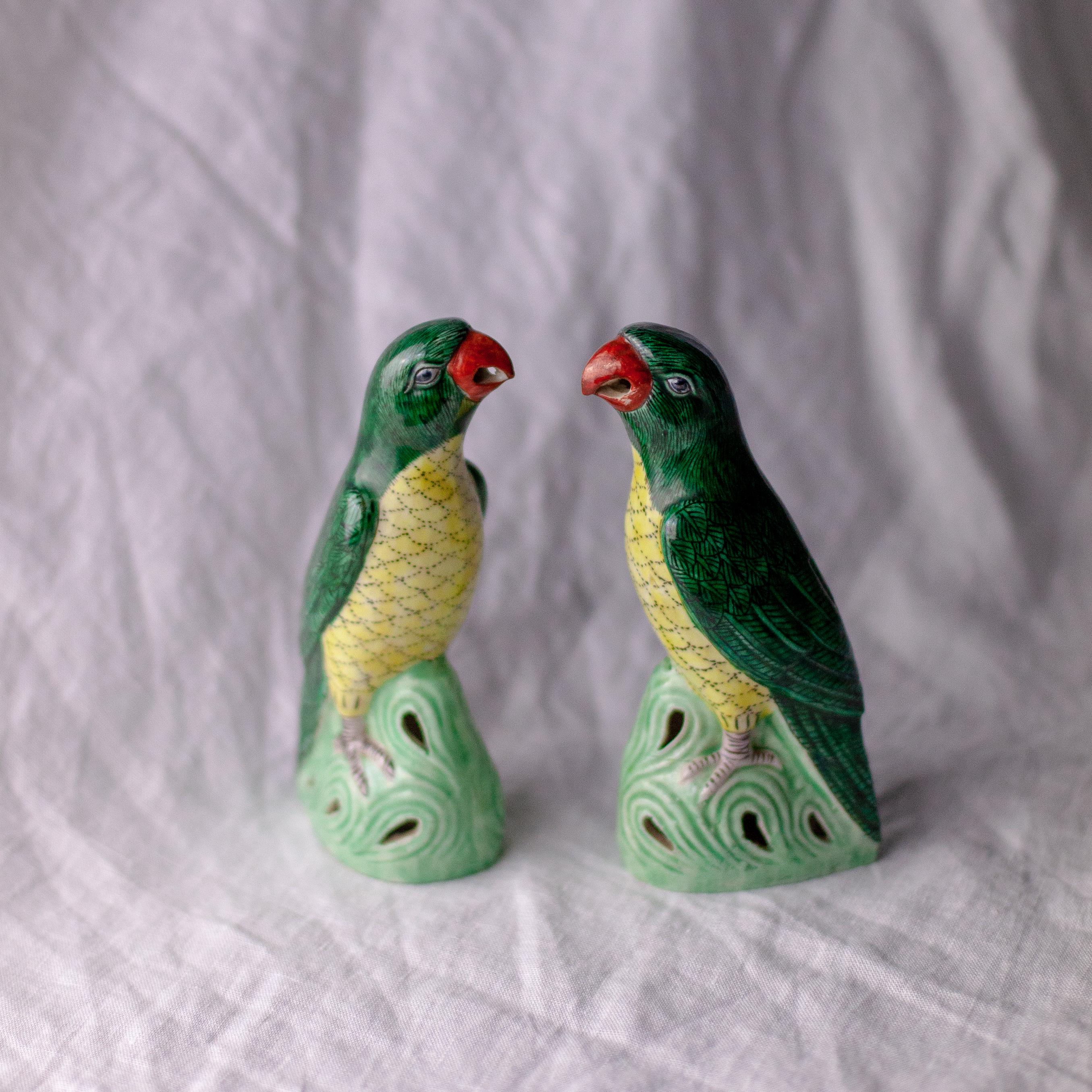 Pair of Chinese Export Famille Verte Pottery Parrots In Good Condition In Bloomfield Hills, MI