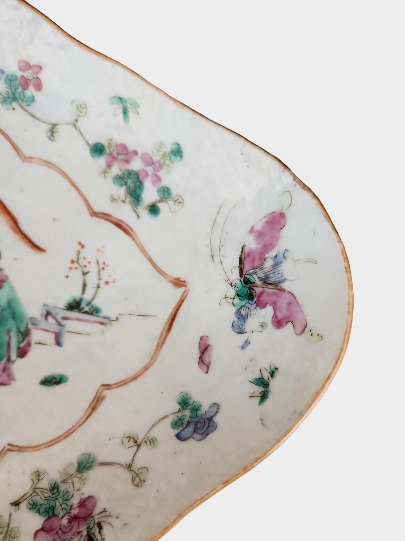 Hand-Crafted Pair of Chinese Export Footed Dishes For Sale