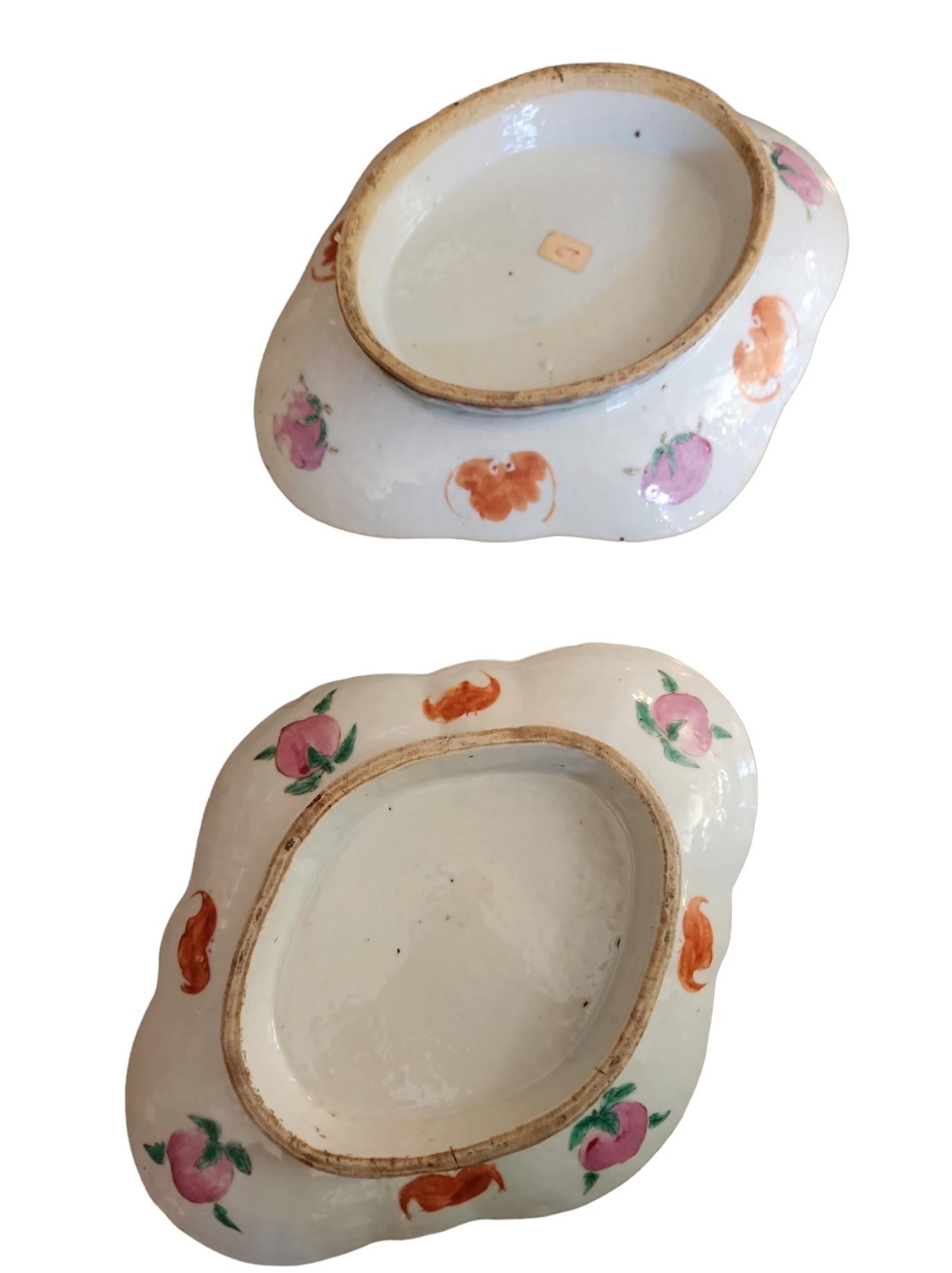 19th Century Pair of Chinese Export Footed Dishes For Sale
