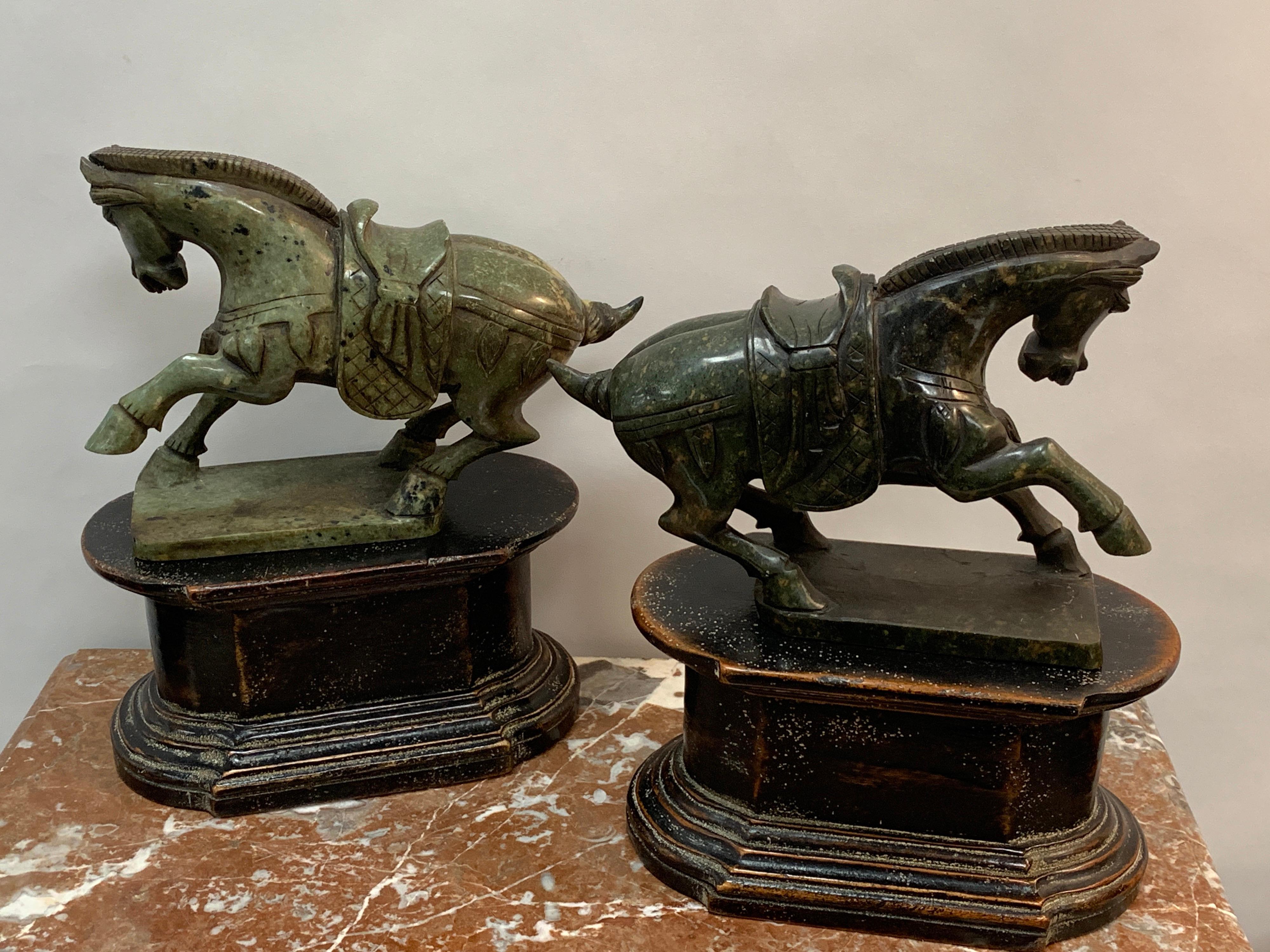 Pair of Chinese Export Hardstone Horses and Stands In Good Condition For Sale In West Palm Beach, FL