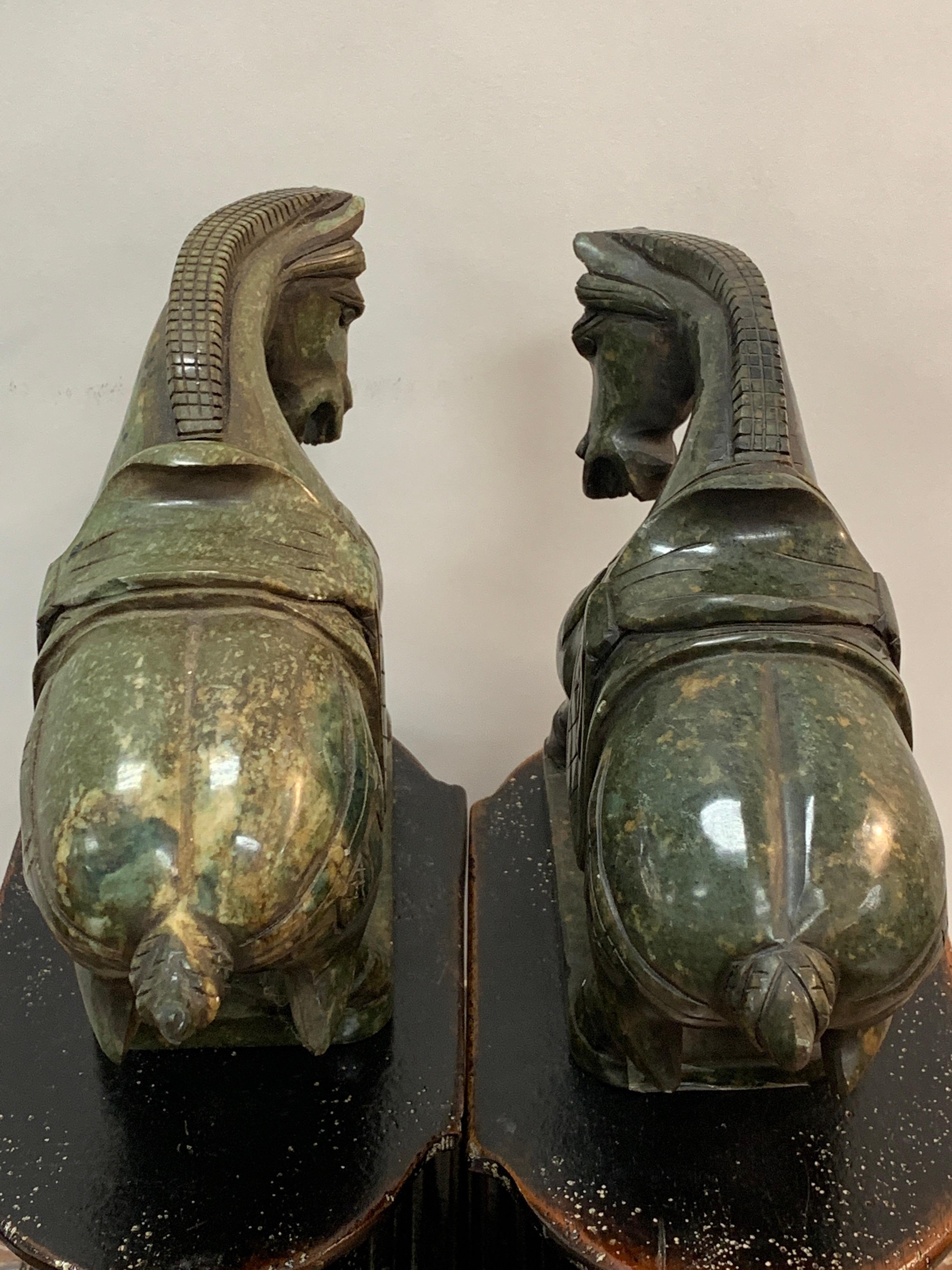 Pareja de caballos y soportes de piedra dura de exportación china en Bueno estado para la venta en West Palm Beach, FL