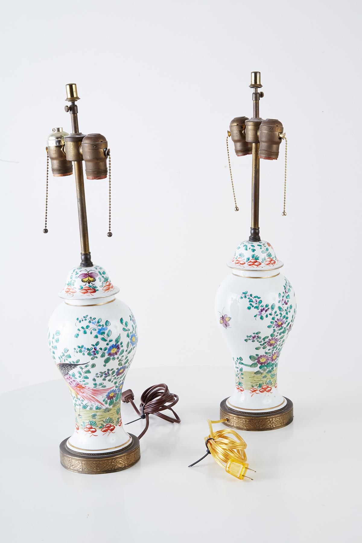 Pair of English Chinoiserie Painted Porcelain Ginger Jar Lamps 7