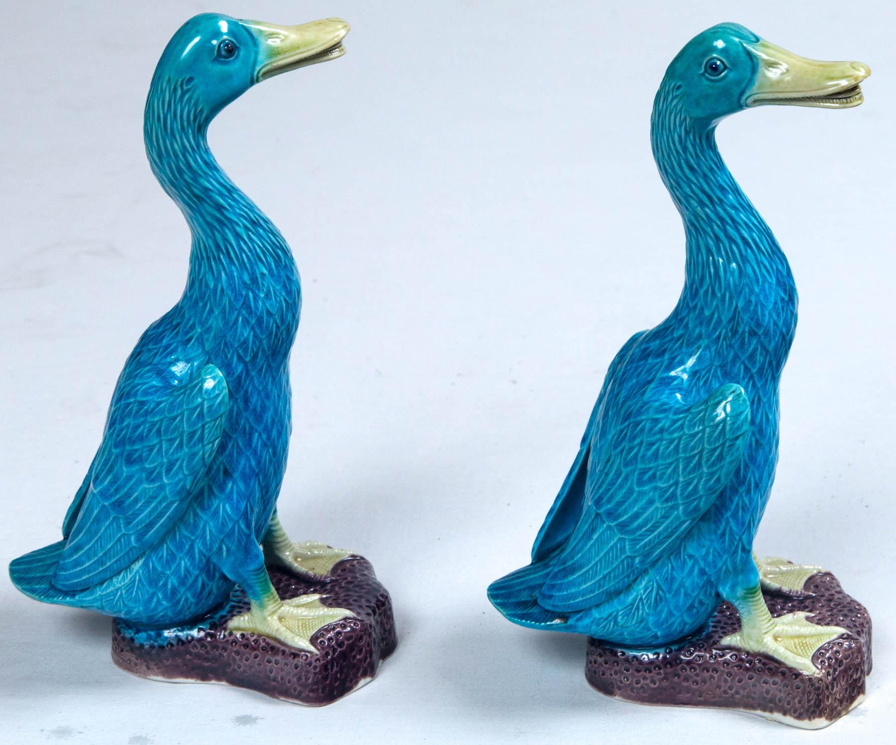 Pair of Chinese Export Porcelain Figural Ducks, 20th Century In Good Condition In Chappaqua, NY