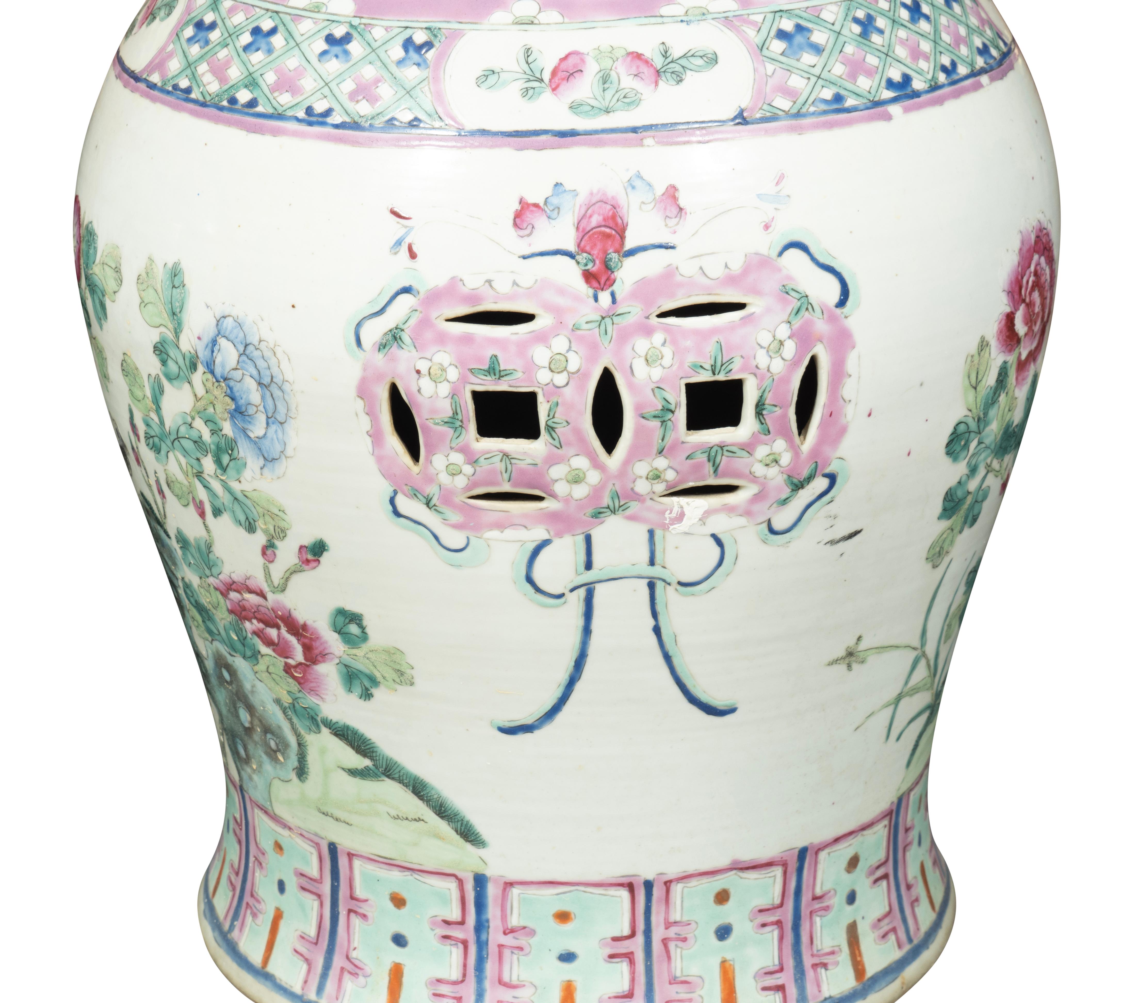 Pareja De Asientos De Jardín De Porcelana China De Exportación en venta 1