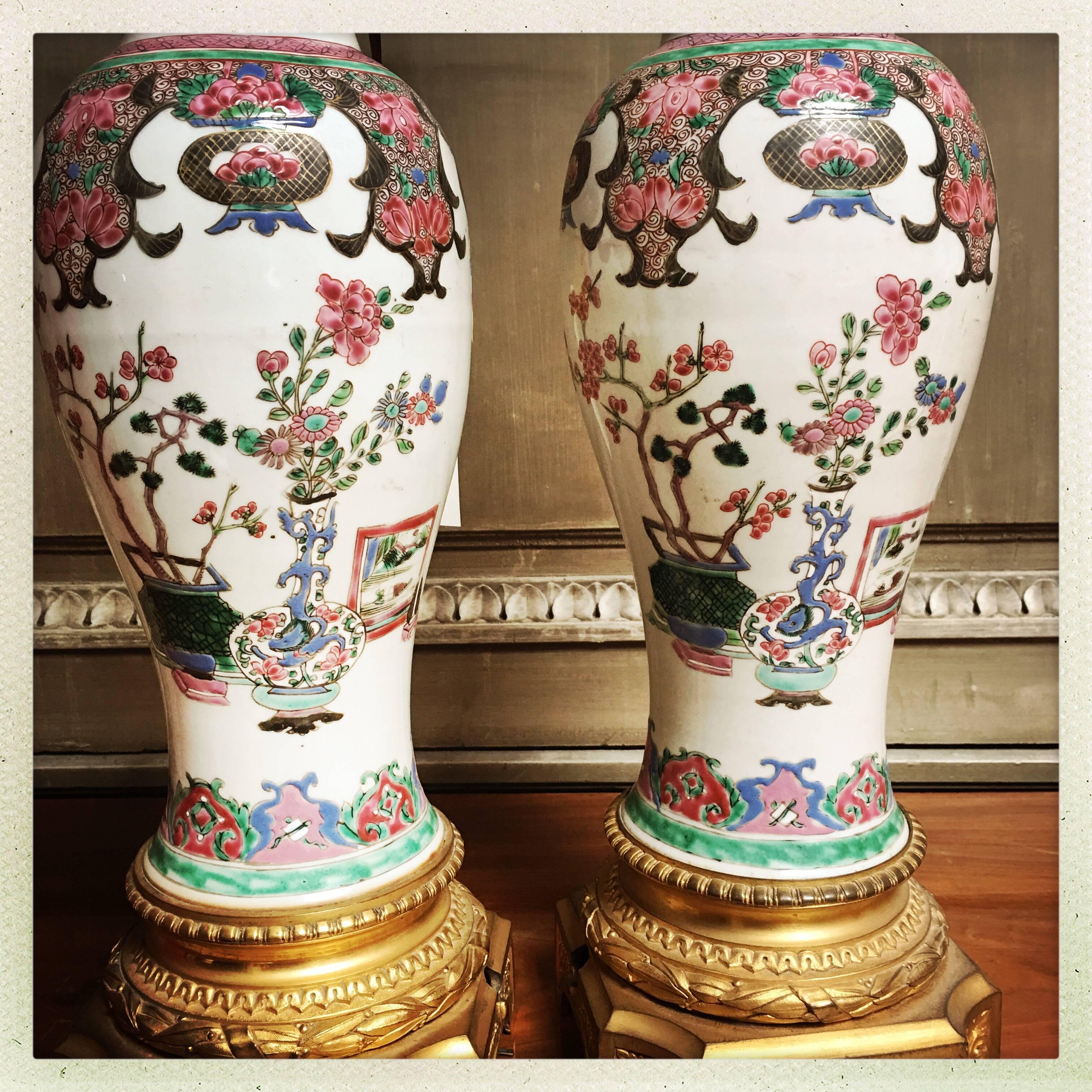 Pair of Chinese Export Porcelain Lamp Bases For Sale 2