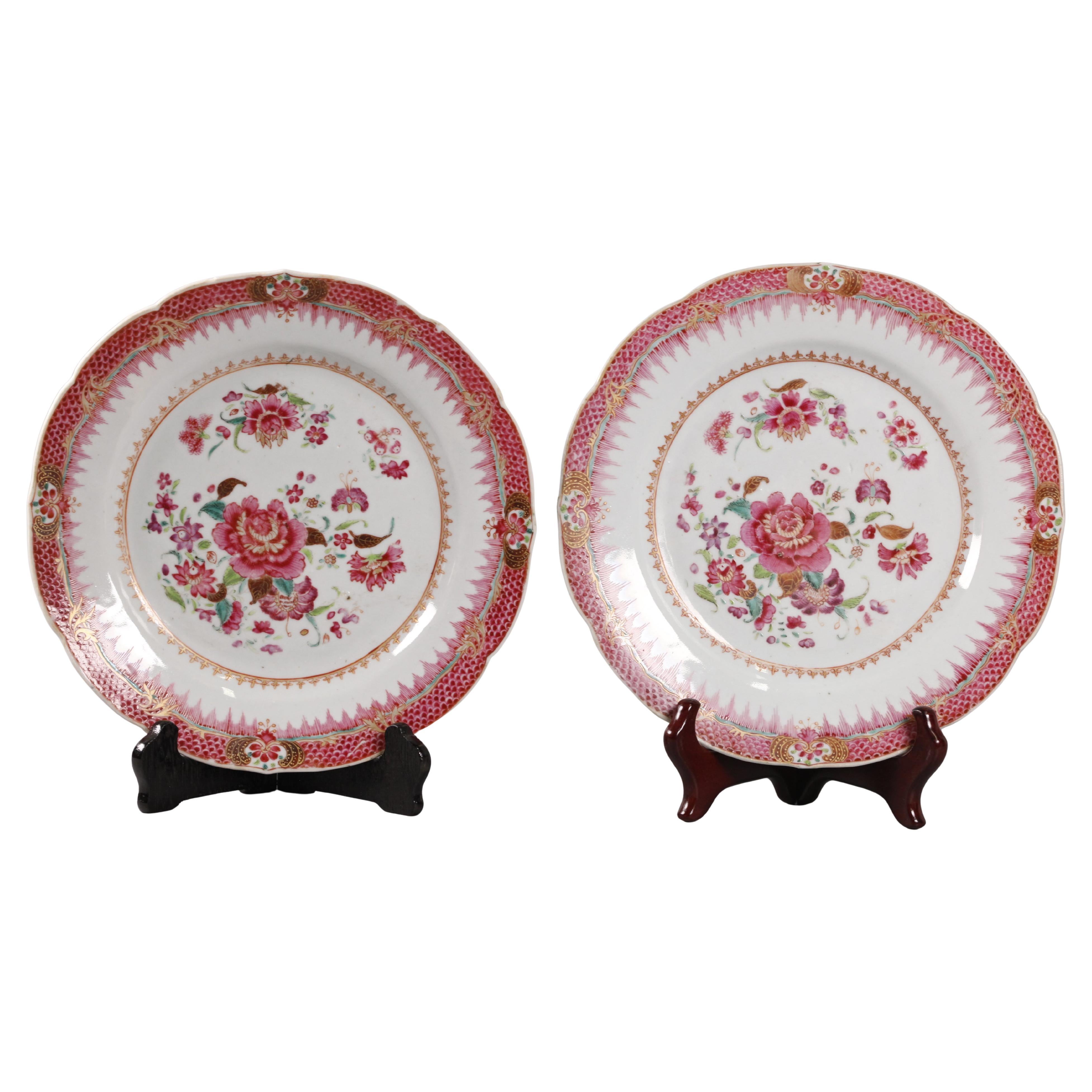 Pareja de platos de porcelana china de exportación, s. XVIII