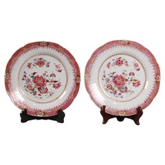 Pareja de platos de porcelana china de exportación, s. XVIII
