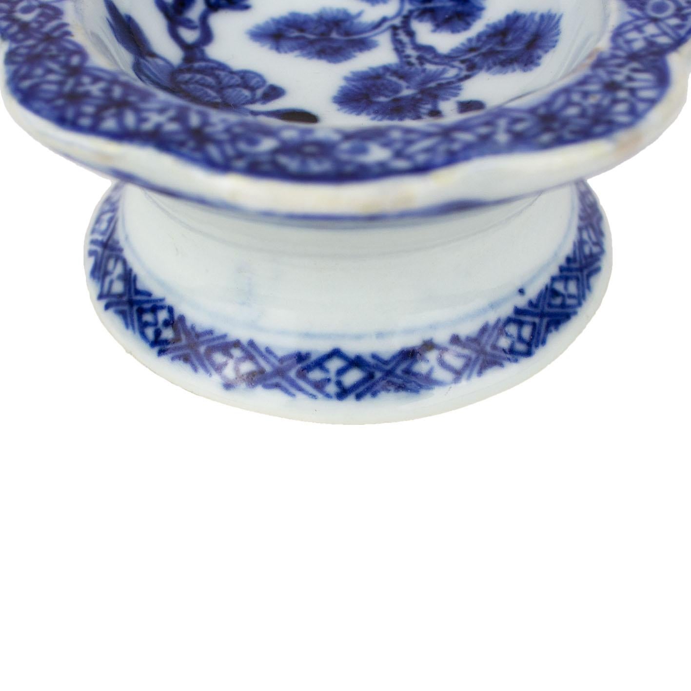 18th Century and Earlier Pair of Chinese Export Porcelain Salt-Cellars, Qianlong Period '1736-1795'