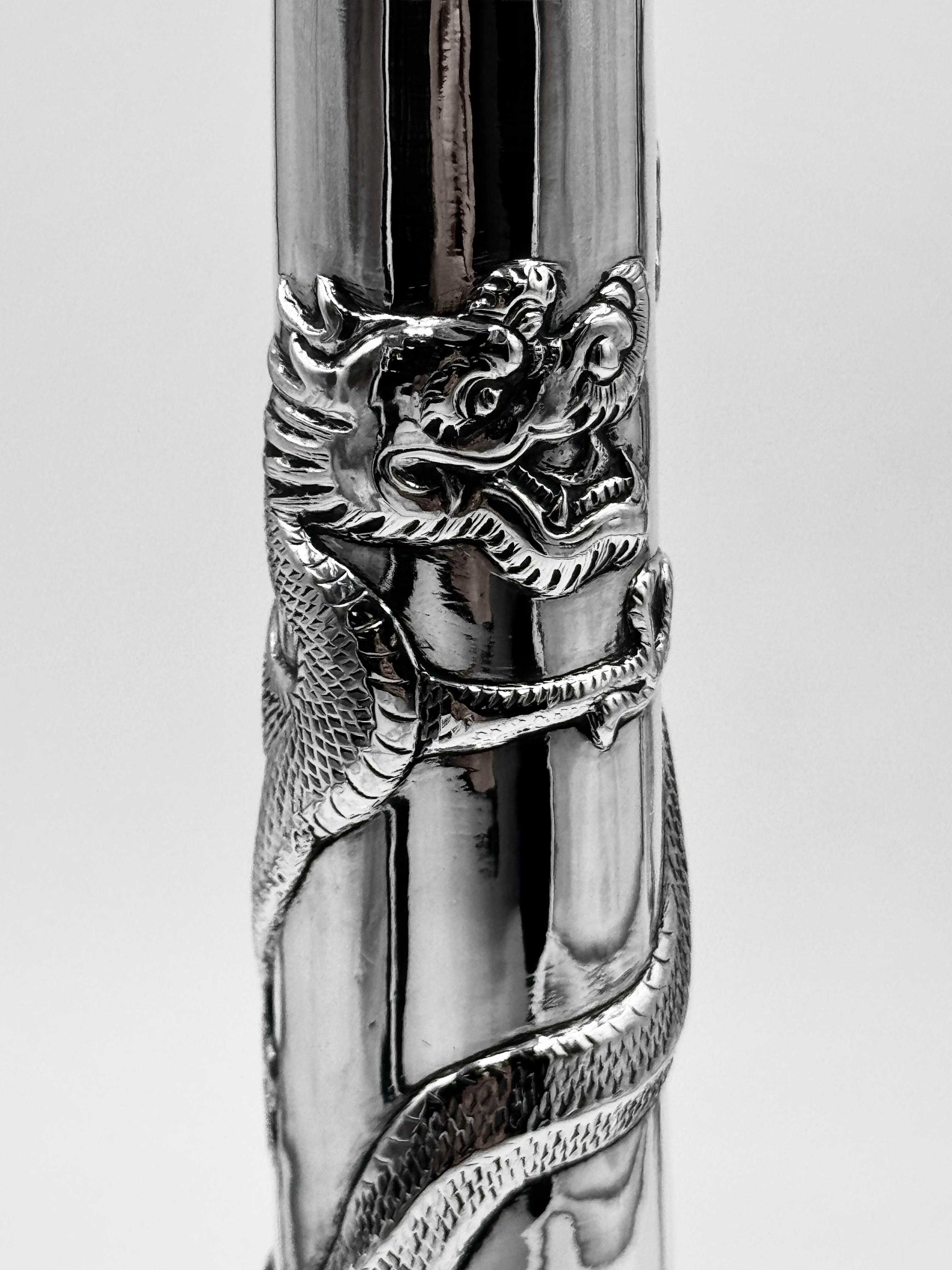 Pareja de candeleros chinos de plata de exportación Silver en venta