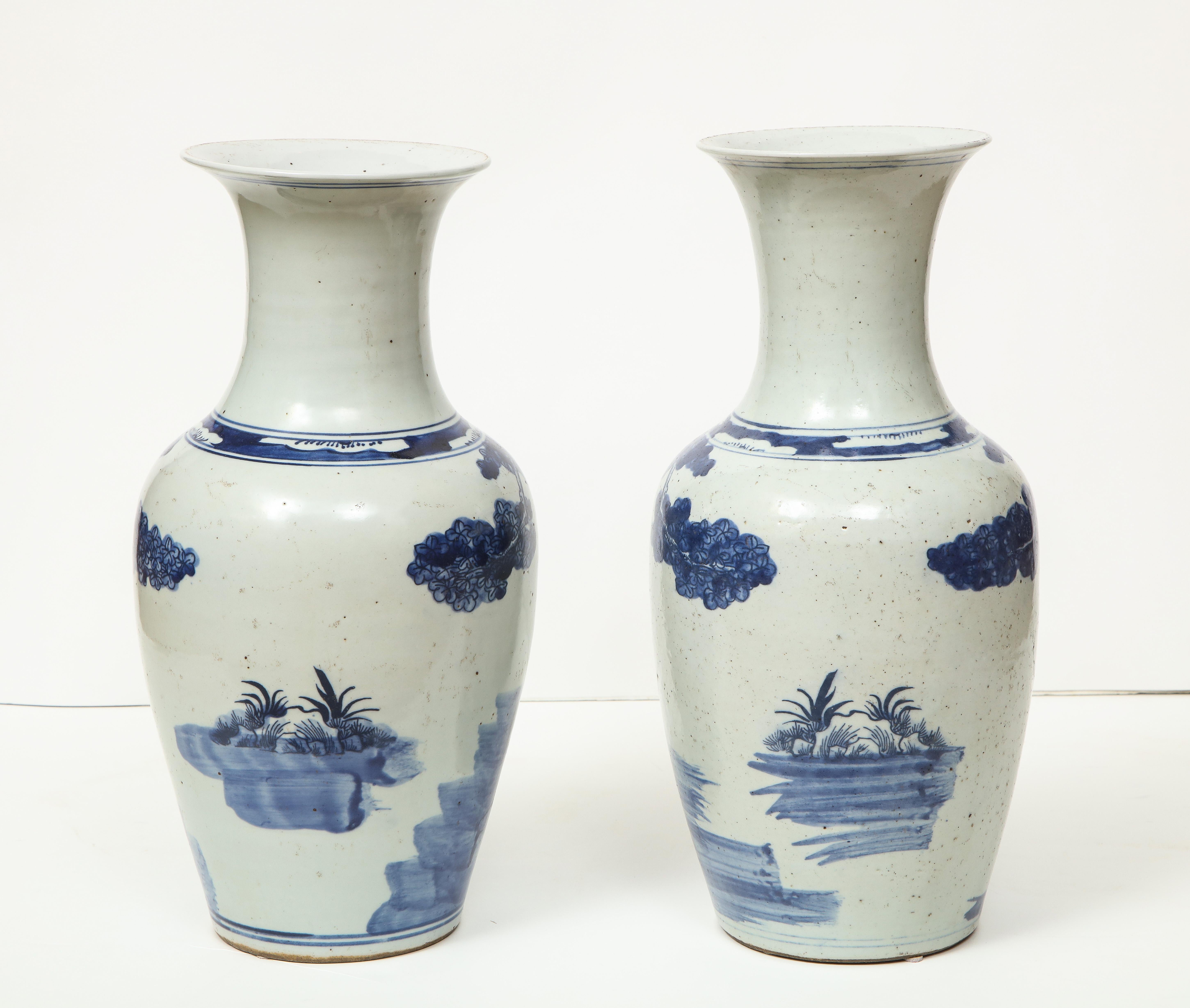 Pair of Chinese Export Vases 6