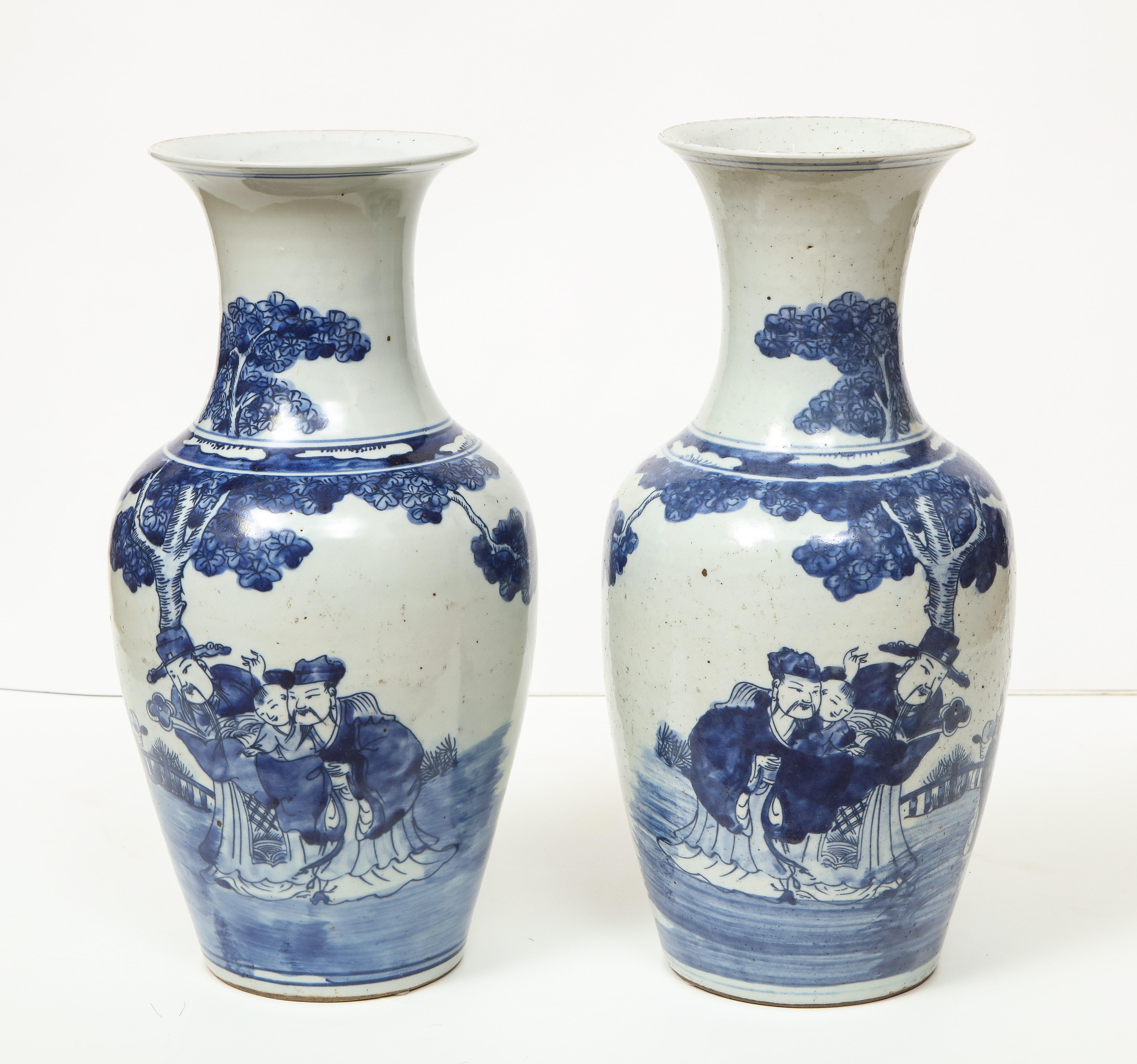 Pair of Chinese Export Vases 8