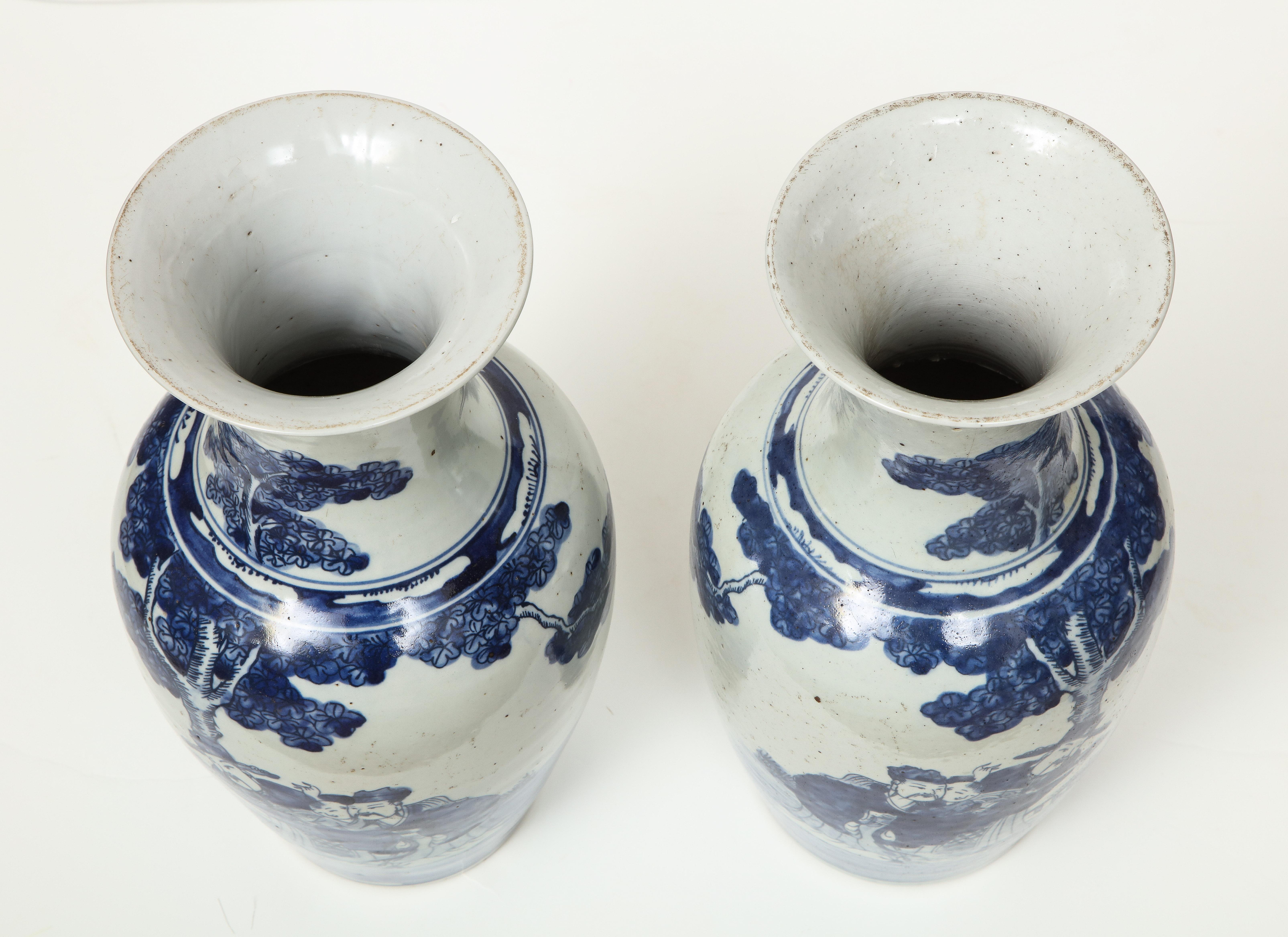 Pair of Chinese Export Vases 9