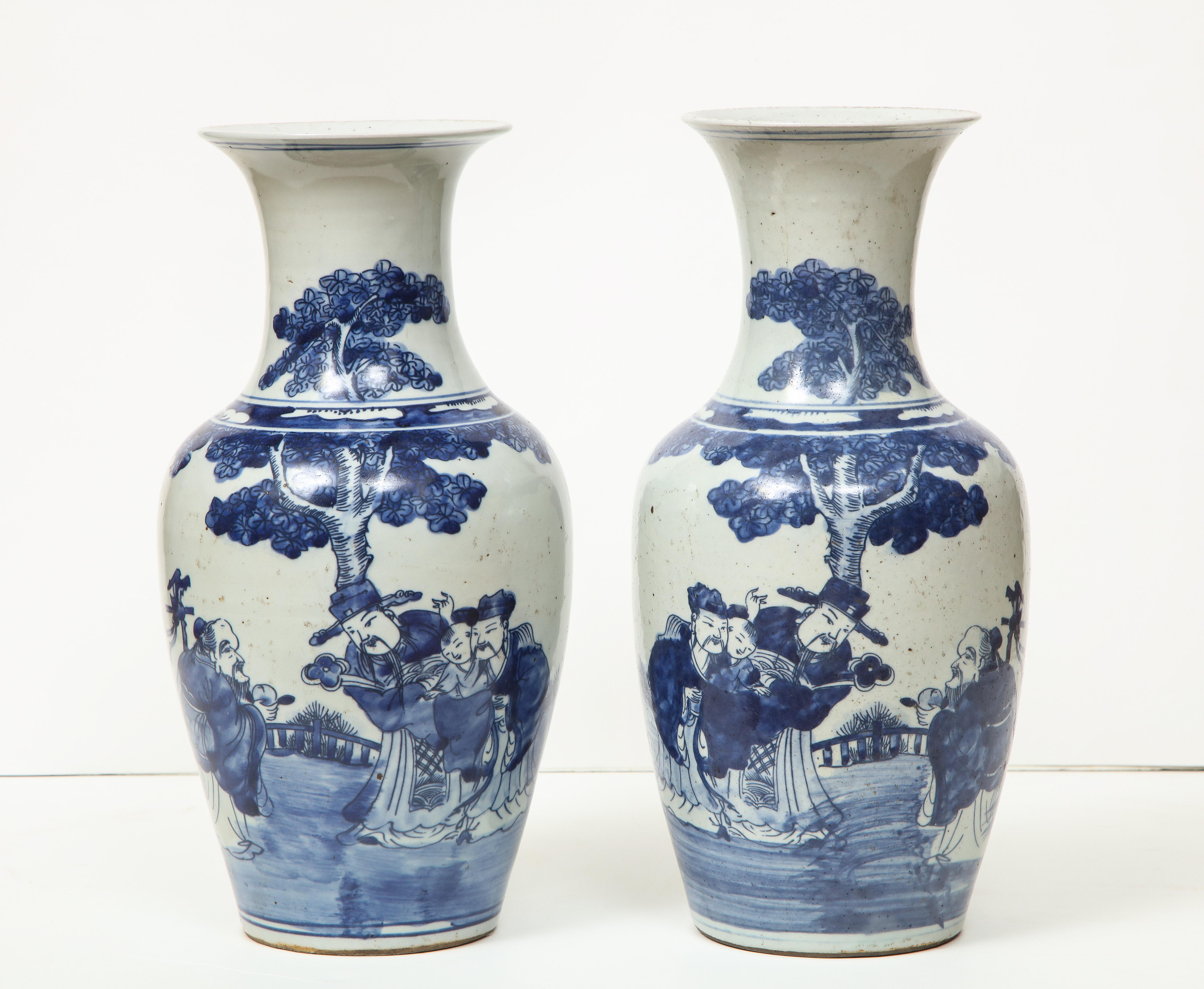 Pair of Chinese Export Vases In Excellent Condition In New York, NY