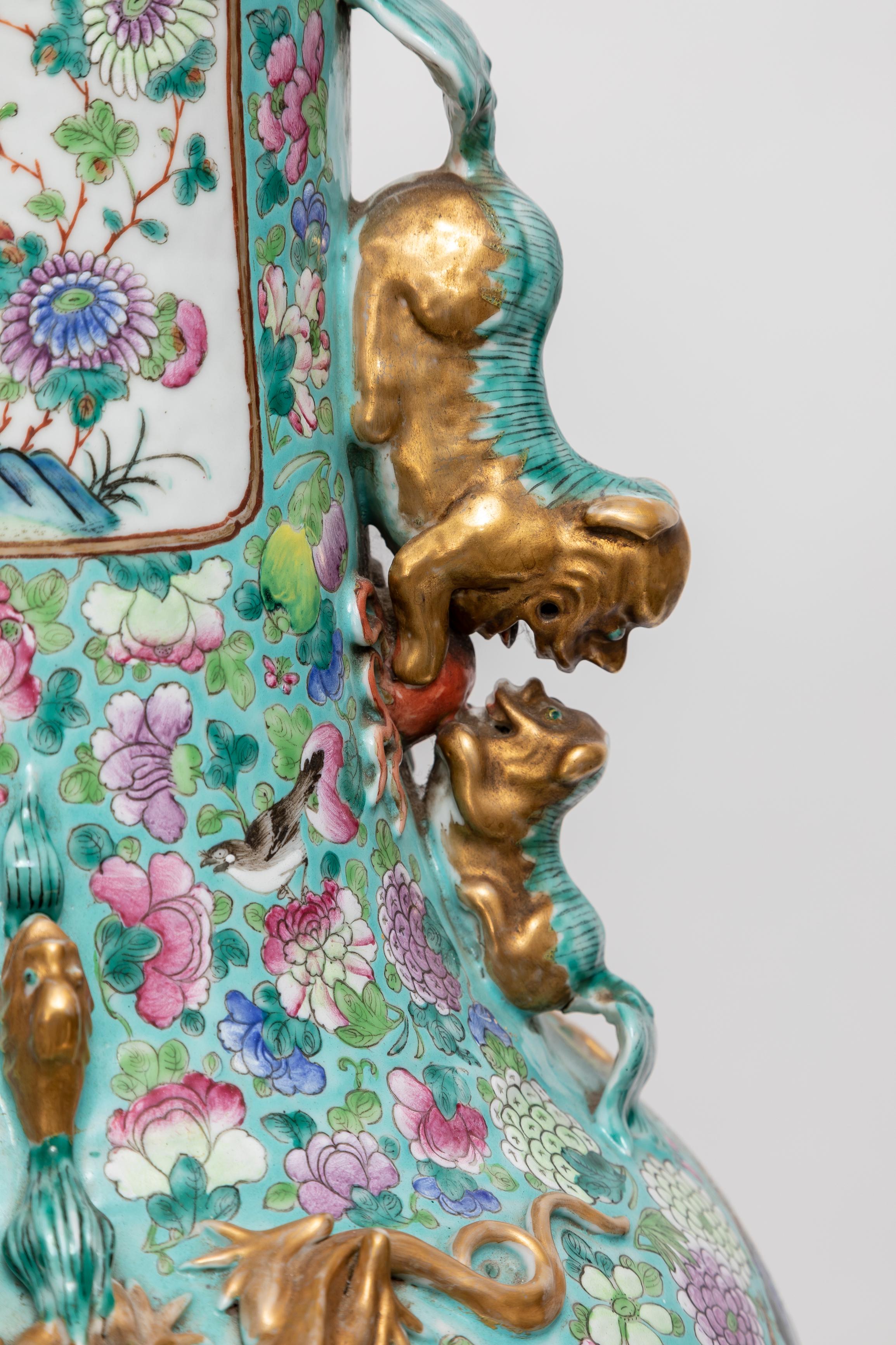 Paar chinesische Famille-Rose-Porzellanvasen mit Foo-Hundegriffen, 1800er Jahre im Angebot 5