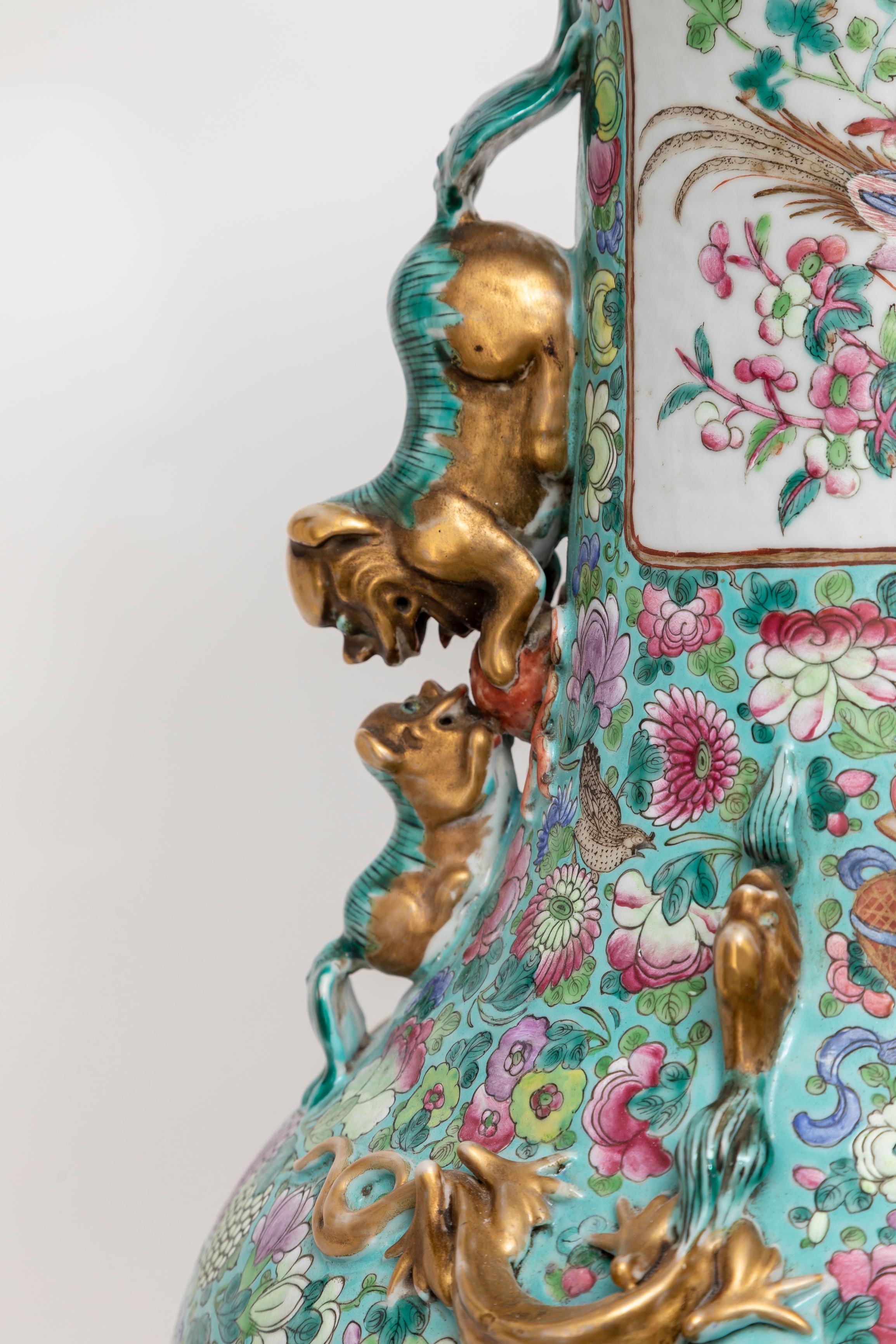 Paar chinesische Famille-Rose-Porzellanvasen mit Foo-Hundegriffen, 1800er Jahre im Angebot 6