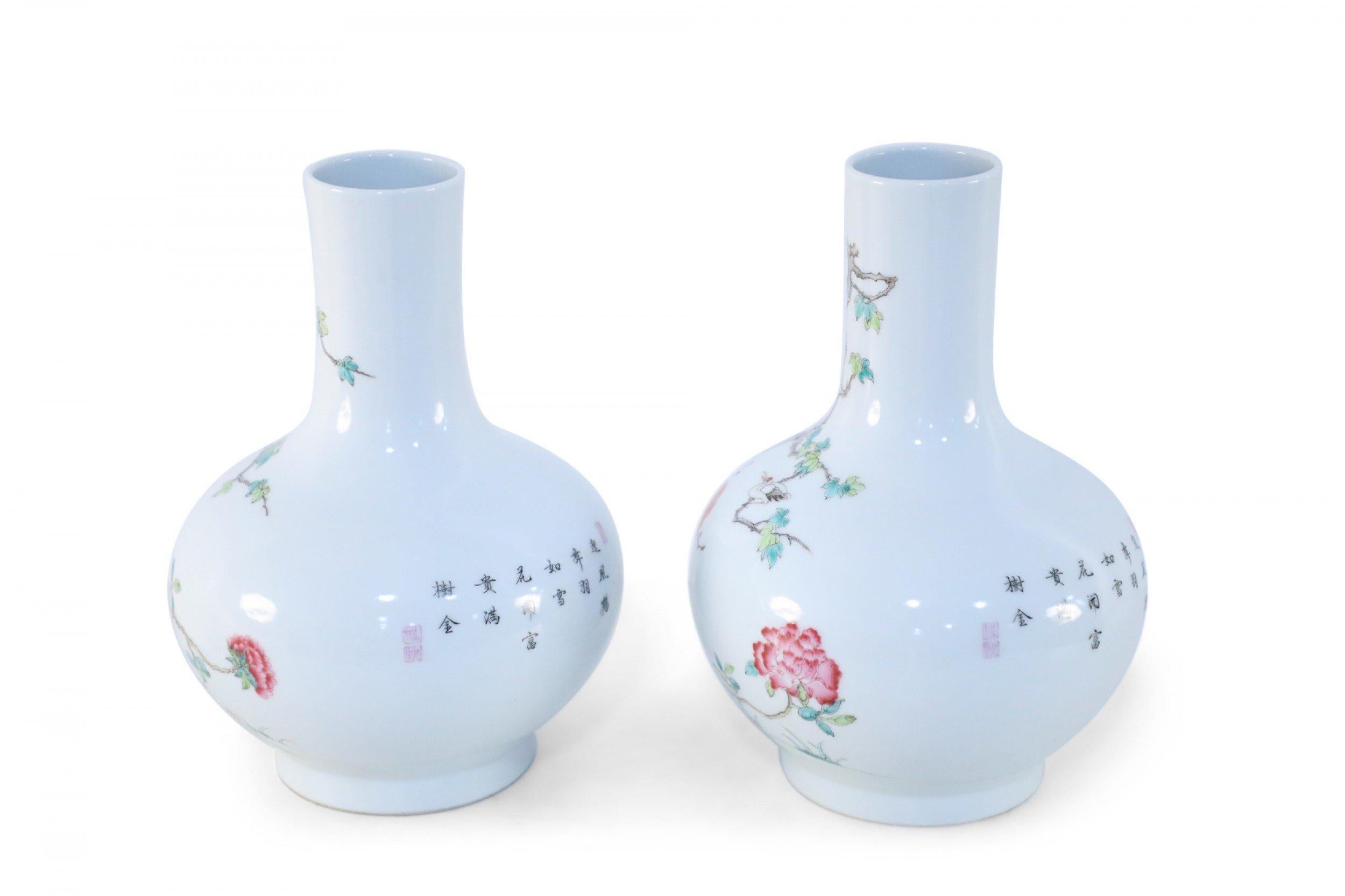 Pair of Chinese Famille Rose Globular Porcelain Vases In Good Condition In Queens, NY