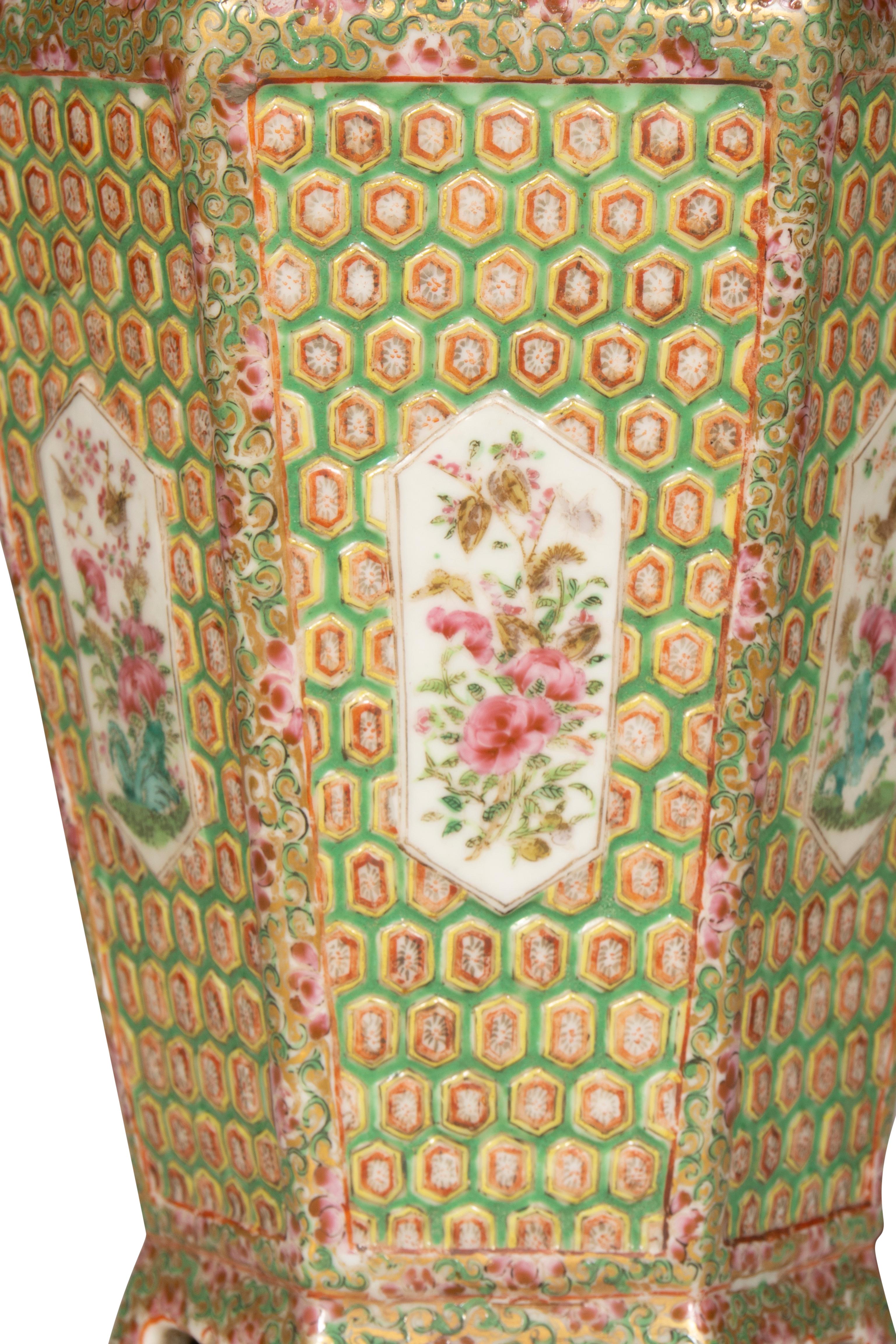 Pareja De Lámparas De Mesa Hexagonales Chinas De Rosa Familiar Porcelana