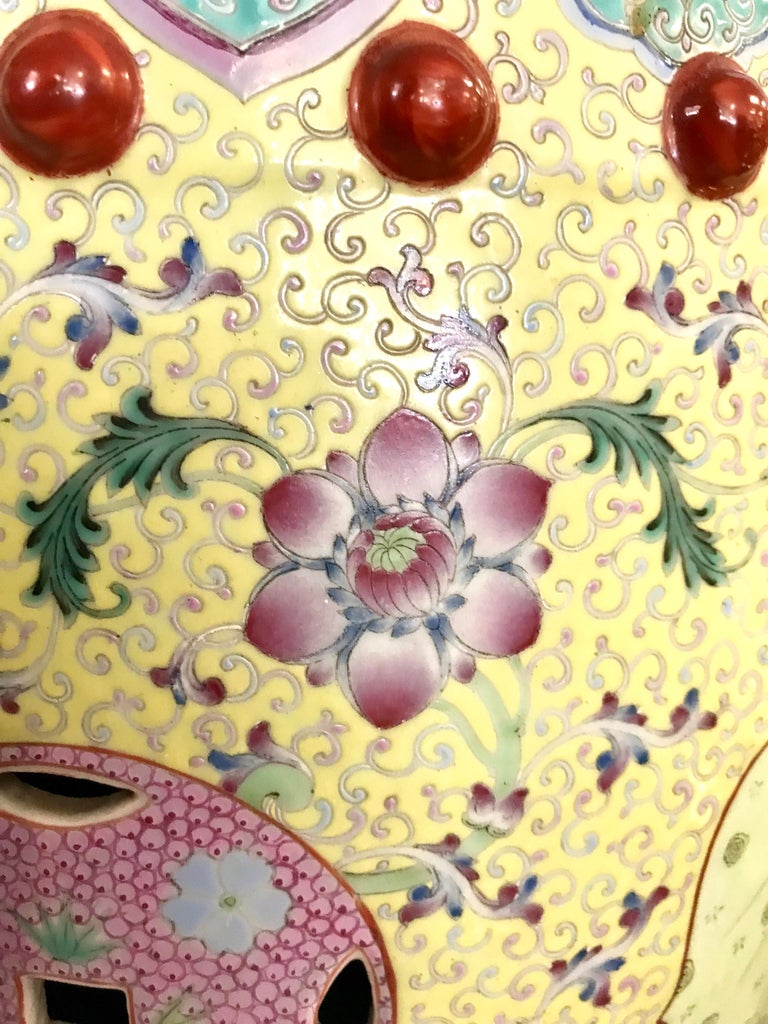 Paar chinesische Famille Rose Porzellan Garten Hocker Sitze bei 1stDibs