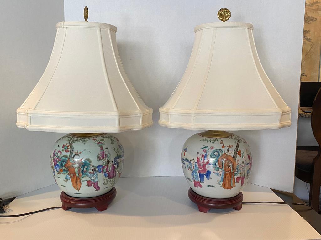 Pair of Chinese Famille Rose Porcelain Hand Painted Lamps In Good Condition For Sale In Sarasota, FL