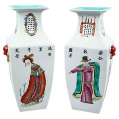 Pareja de jarrones cuadrados de porcelana china con forma de rosa familiar