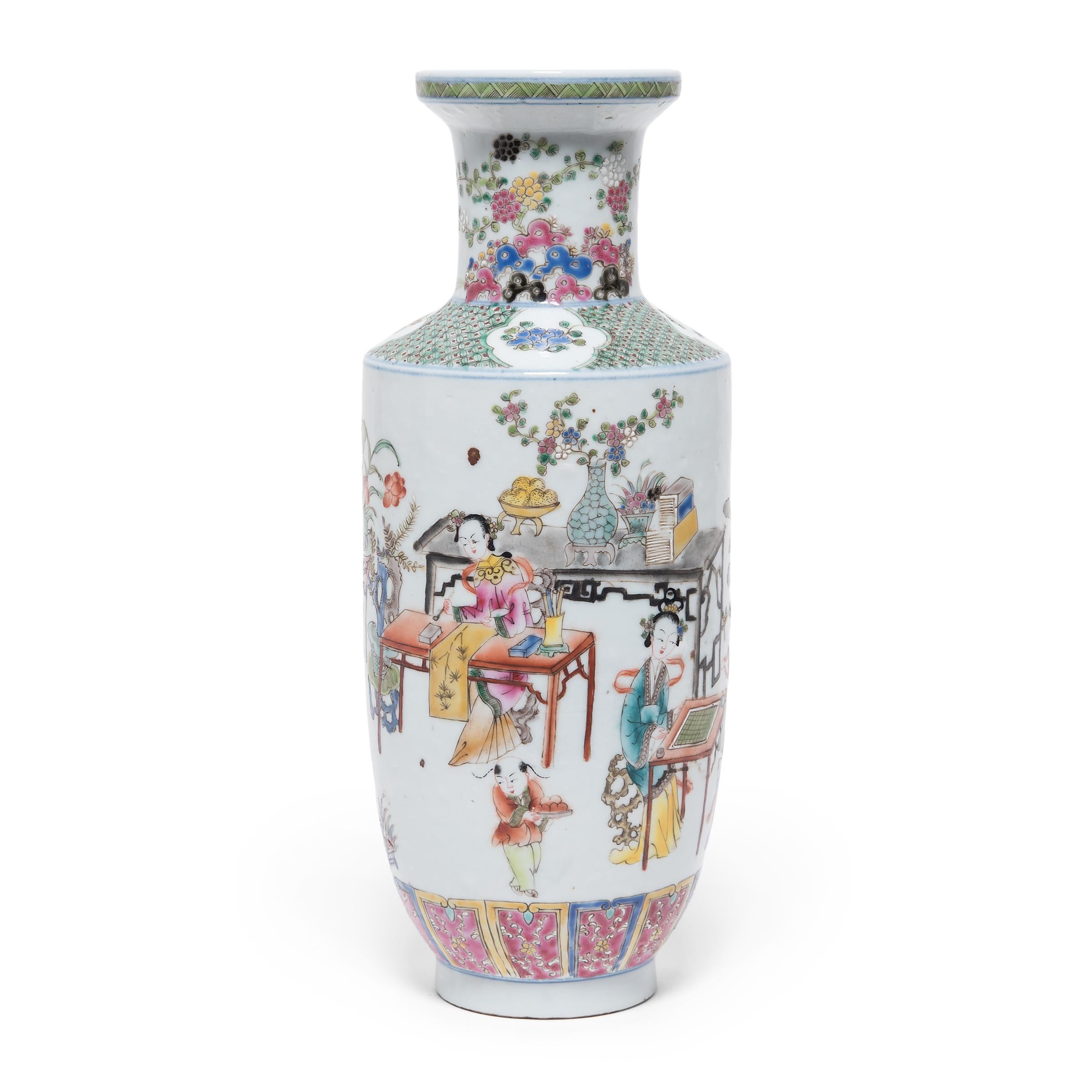 Au cours du XVIIIe siècle, les Européens ont constitué un marché très prisé pour la porcelaine d'exportation chinoise, en particulier les articles colorés et fantaisistes connus sous le nom de 