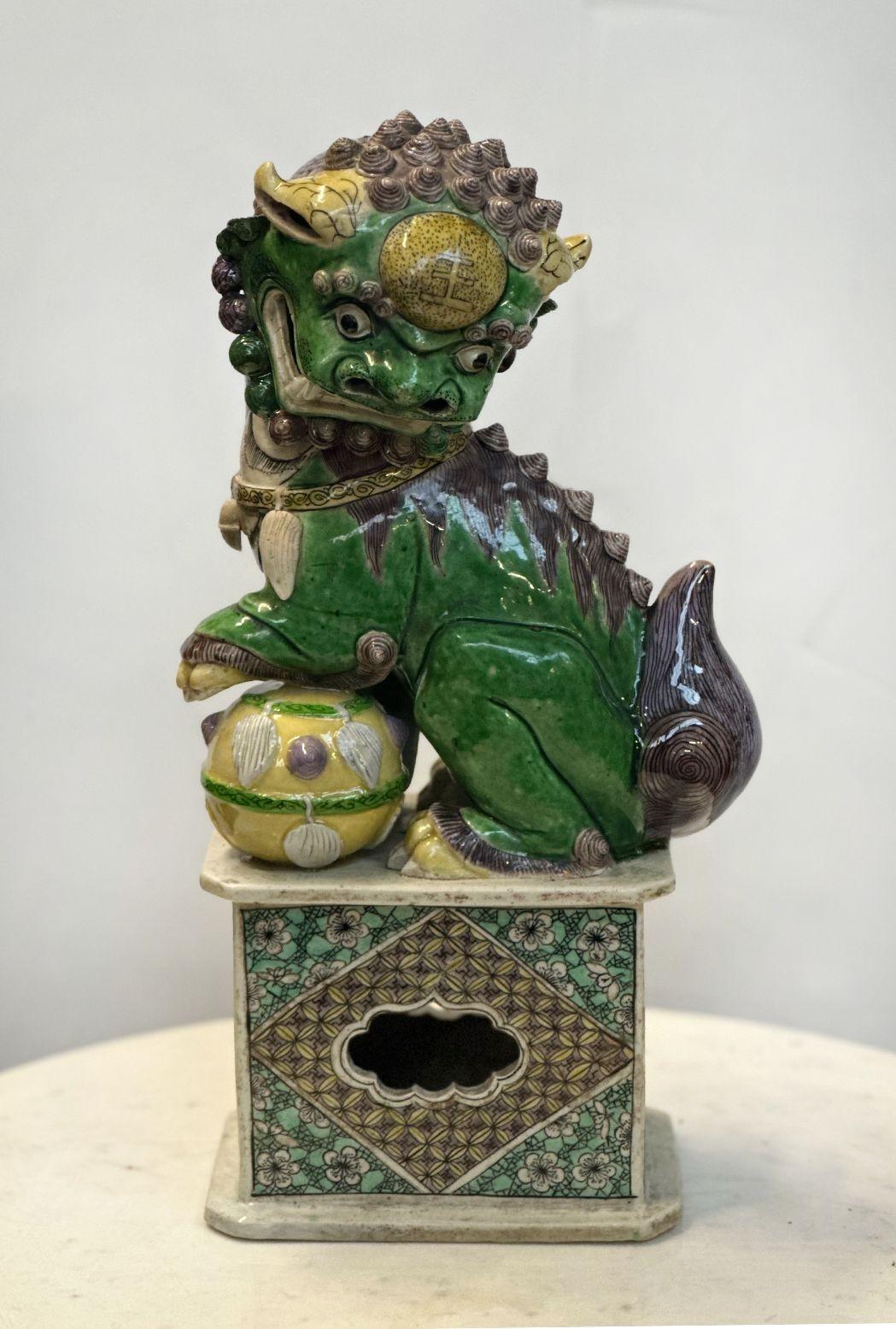 Pair of Chinese Famille Verte Buddhist Lions from the Kangxi Period For Sale 2