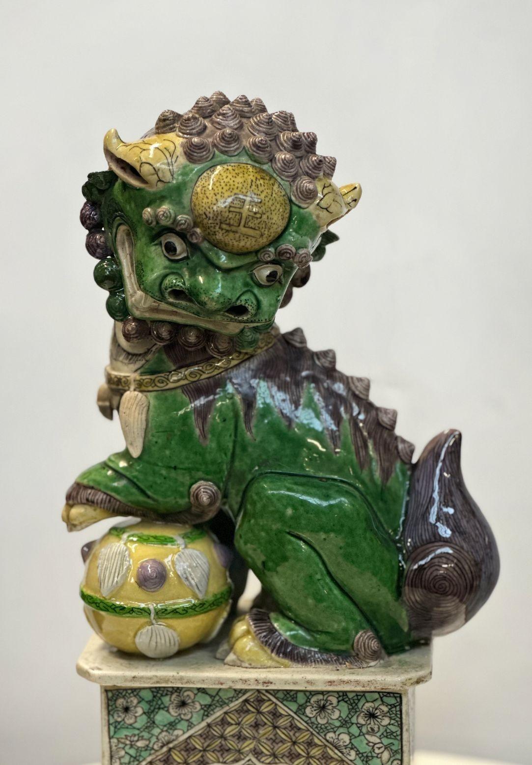 Pair of Chinese Famille Verte Buddhist Lions from the Kangxi Period For Sale 3