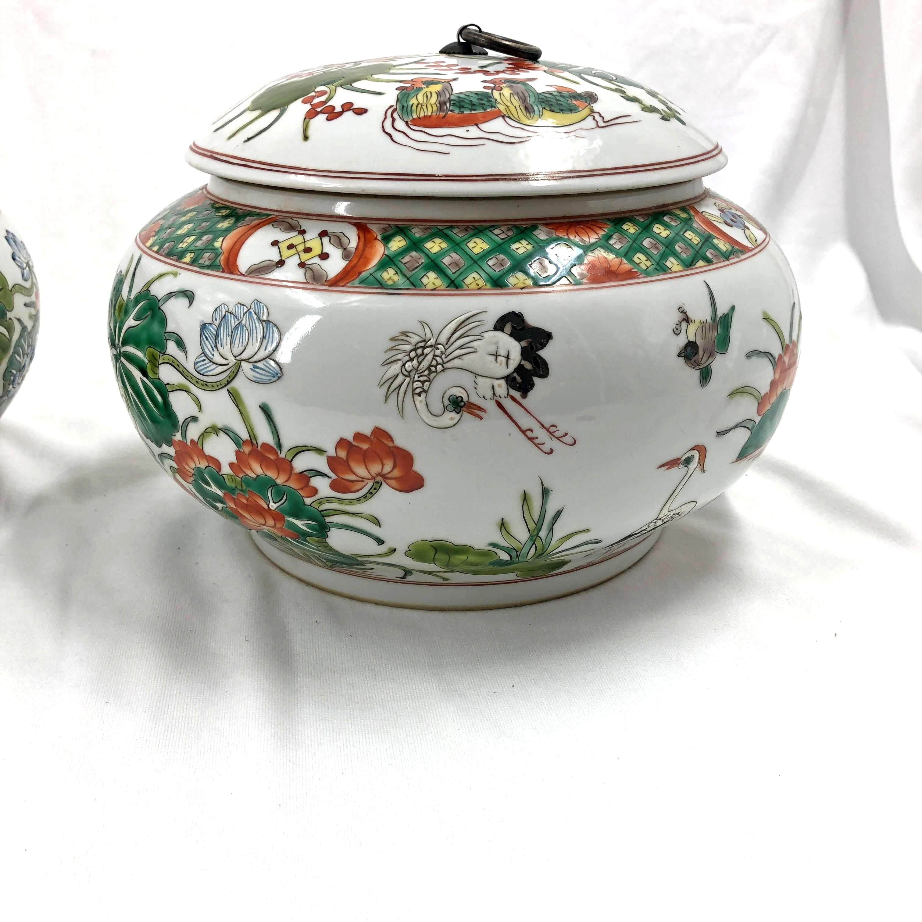 20th Century Pair of Chinese Famille Verte Lidded Jars For Sale