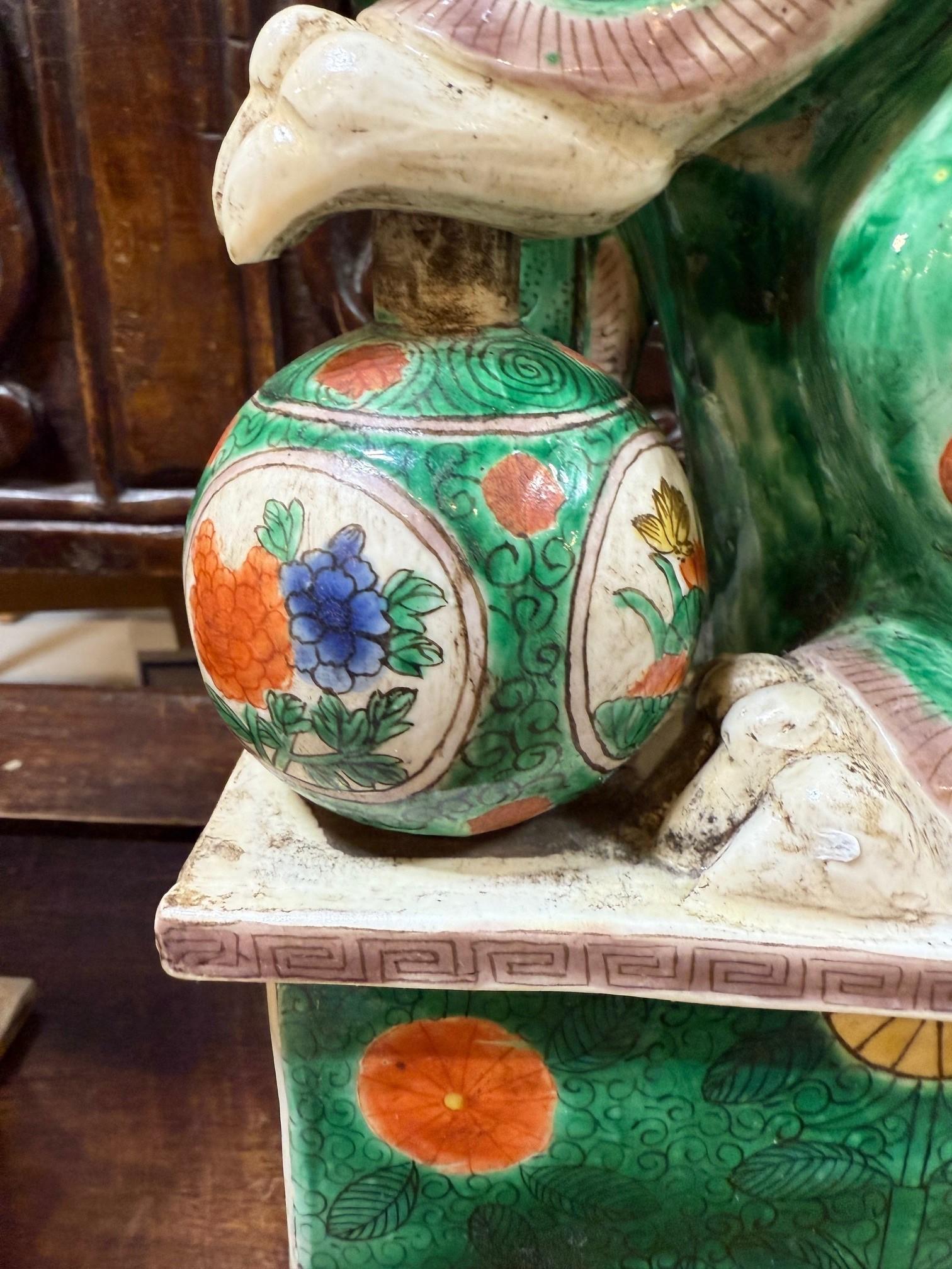 Paire de lions bouddhistes chinois Famille Verte masculins et féminins en vente 3