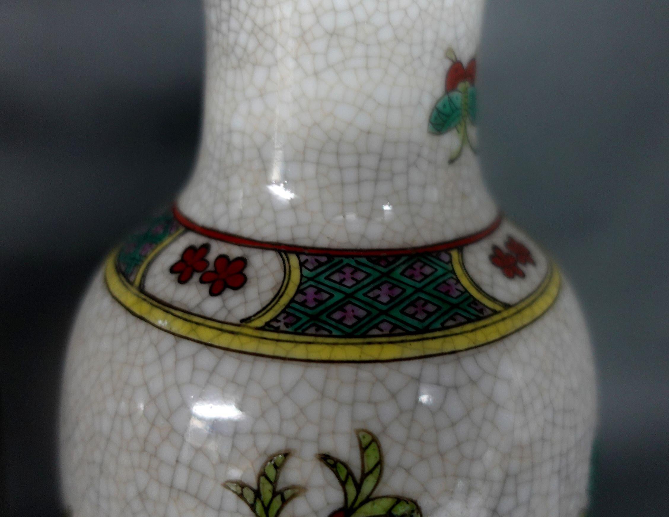Paar chinesische Famille-Verte-Vasen als Lampen montiert im Angebot 3