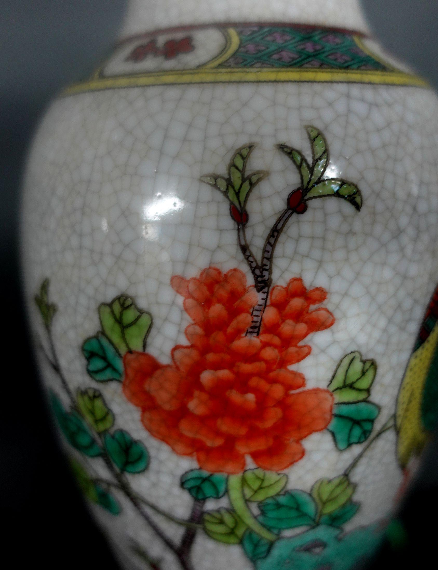 Paar chinesische Famille-Verte-Vasen als Lampen montiert im Angebot 2
