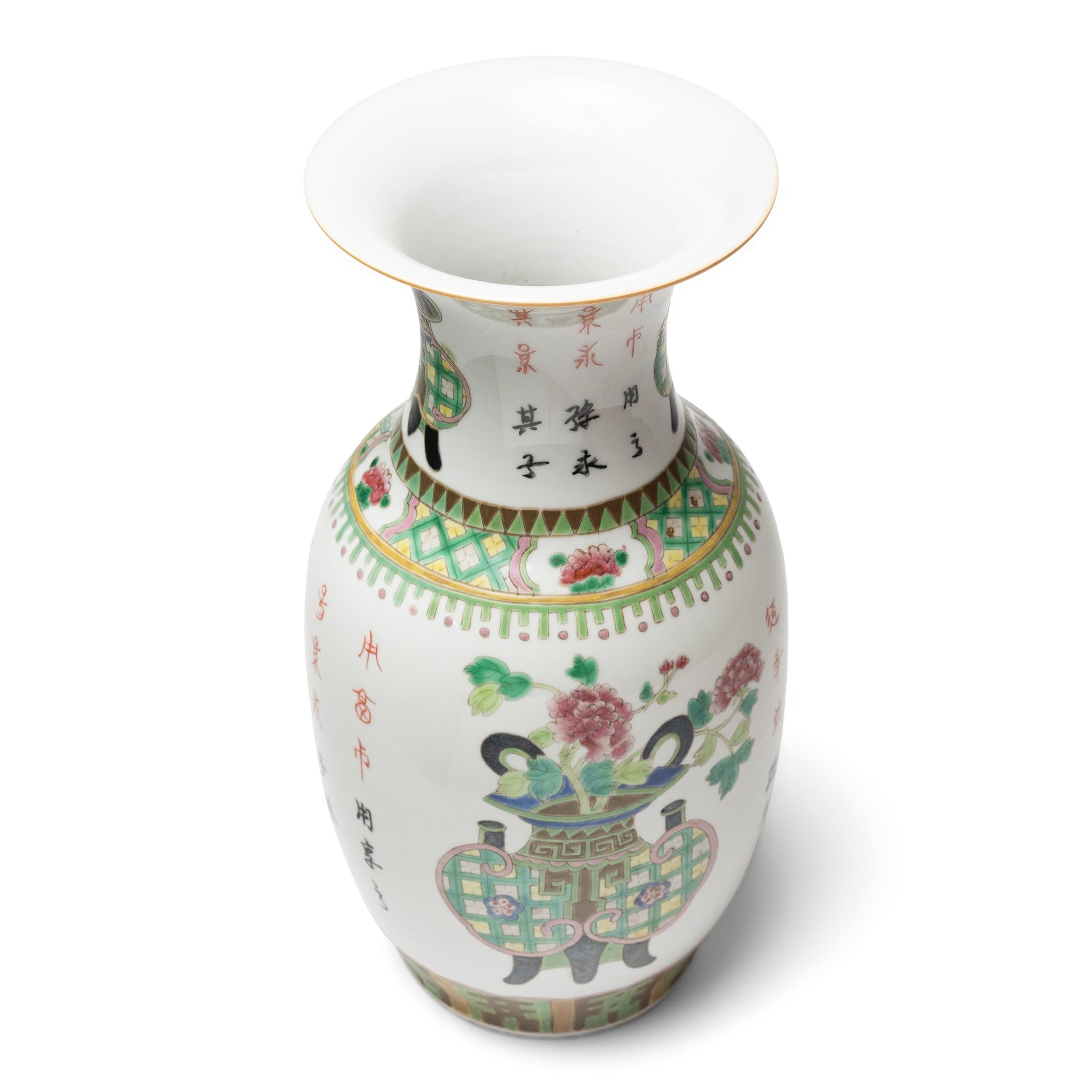 Chinois Paire de vases chinois Famille Verte avec encensoirs anciens, vers 1900 en vente