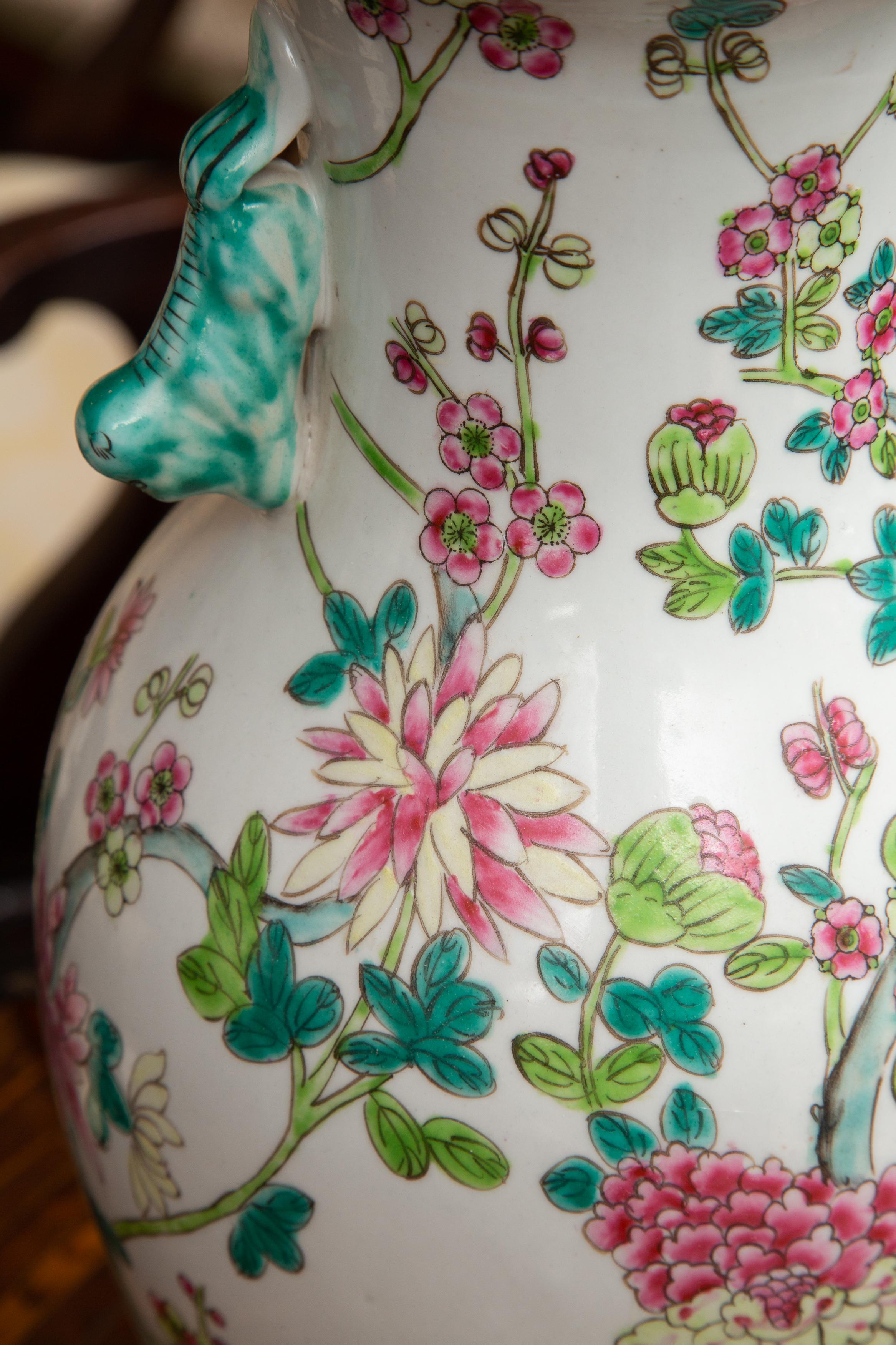 Pair of Chinese Floral Pattern Lamps In Good Condition For Sale In WEST PALM BEACH, FL