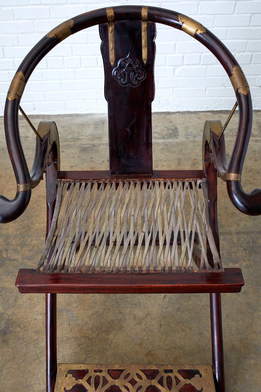 Qing Paire de fauteuils chinois pliants Jiaoyi en fer à cheval