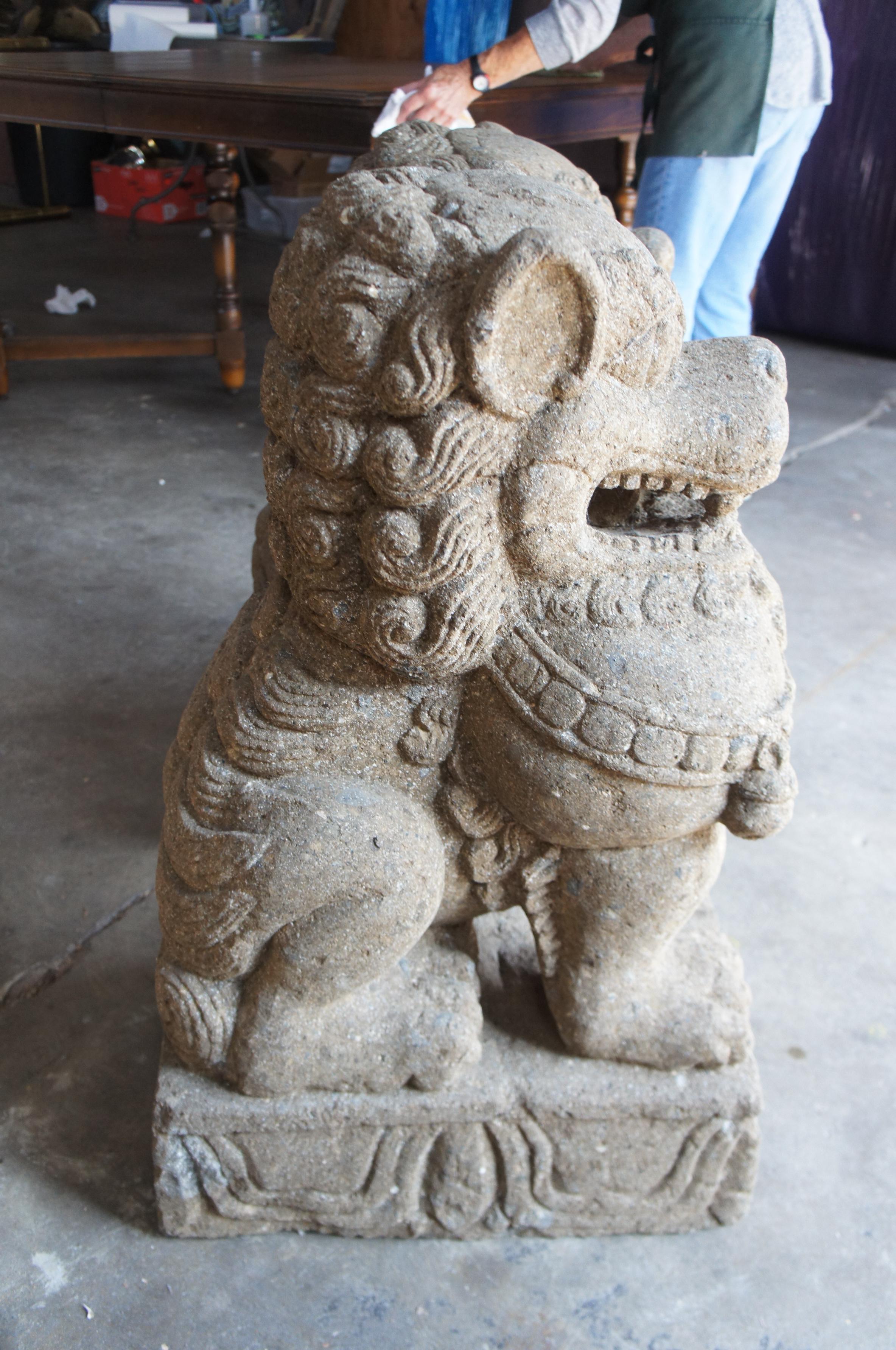 Paar chinesische Foo Dogs Beton Statue Wächter Löwen Stein Garten im Angebot 4