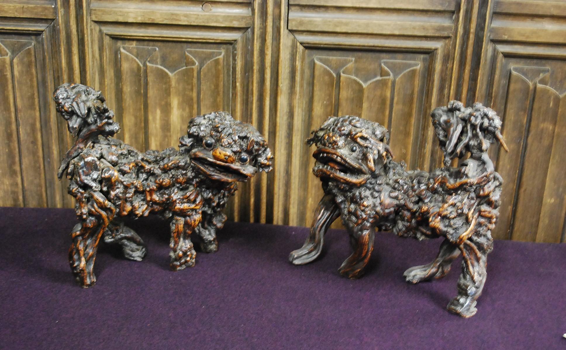 Pair of Chinese foo dogs In Good Condition For Sale In Cheltenham, GB