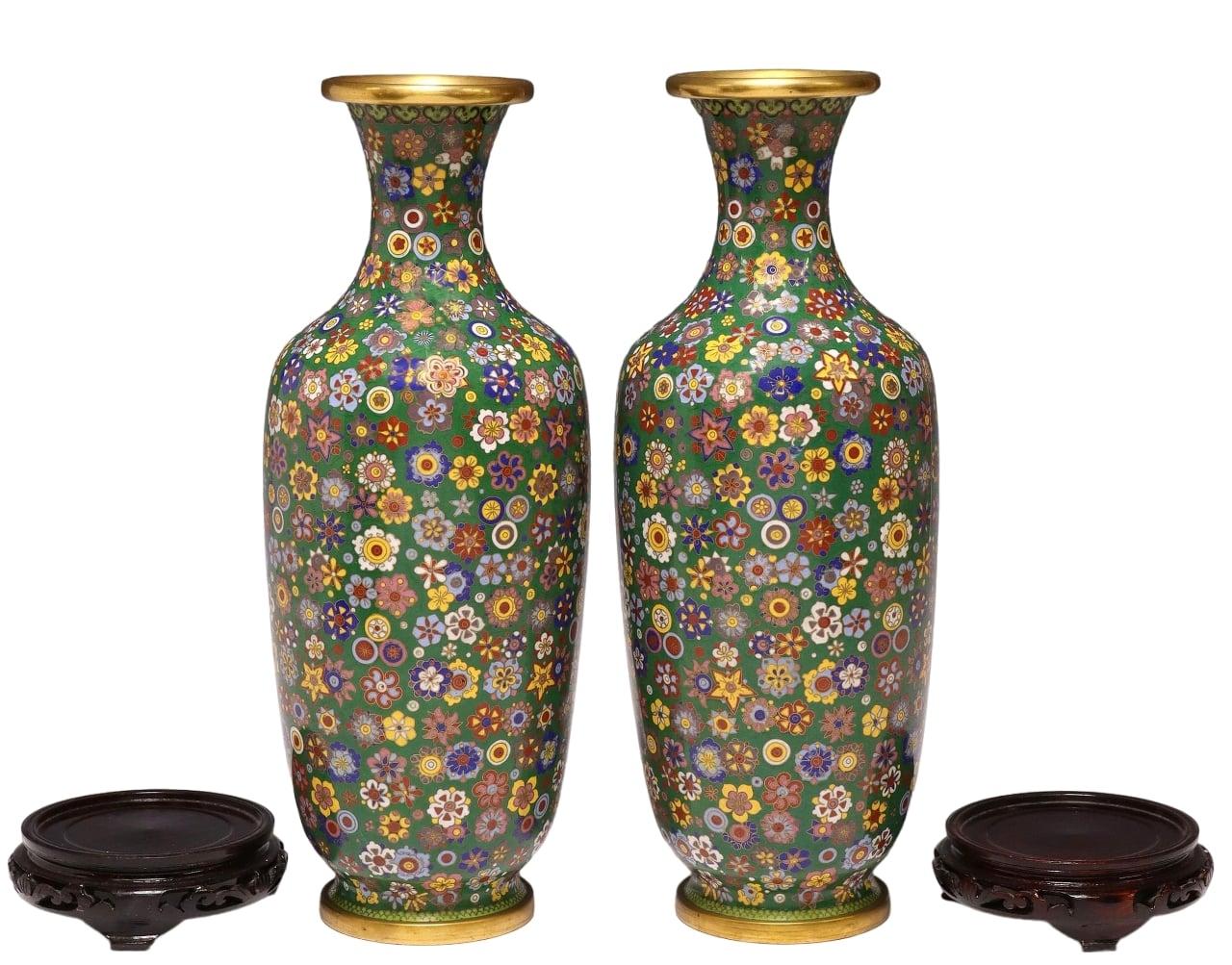 Art nouveau Paire de vases MILLEFIORI CHINESE, émail cloisonné doré Thousand Flowers en vente